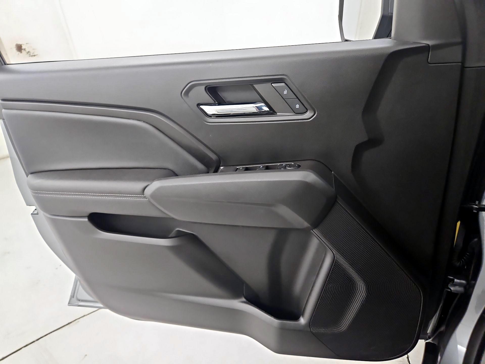 Thumbnail: 2023 Chevrolet Colorado - 12