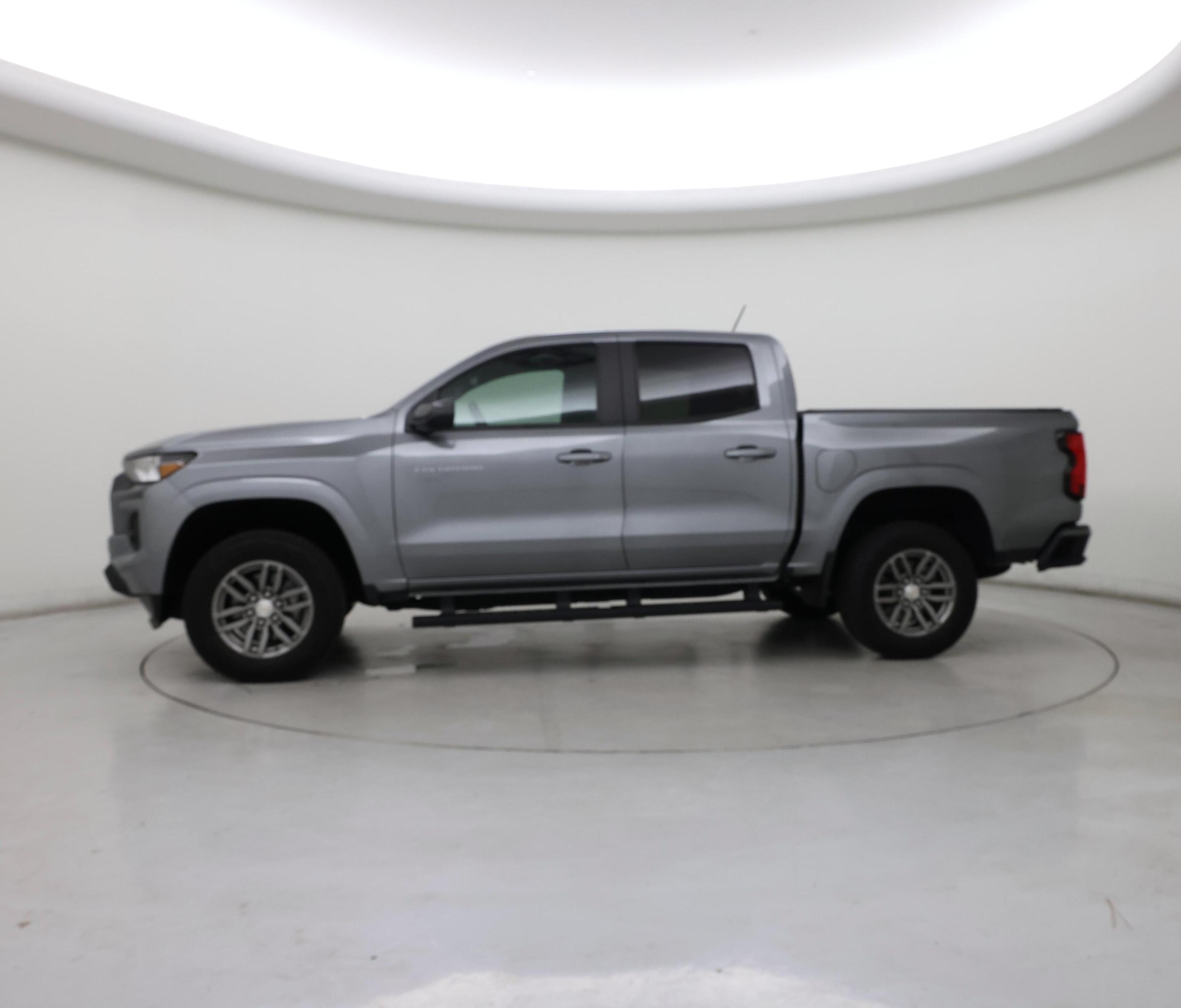 Thumbnail: 2023 Chevrolet Colorado - 3