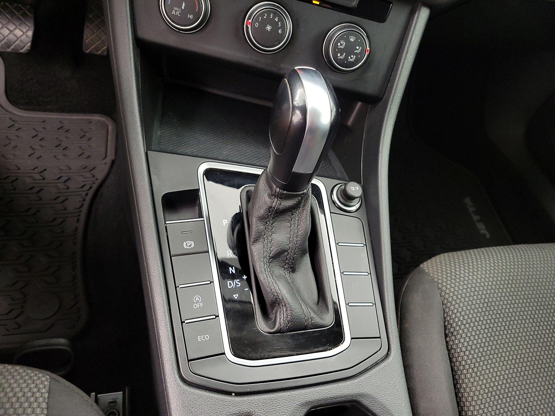 Thumbnail: 2019 Volkswagen Jetta - 17