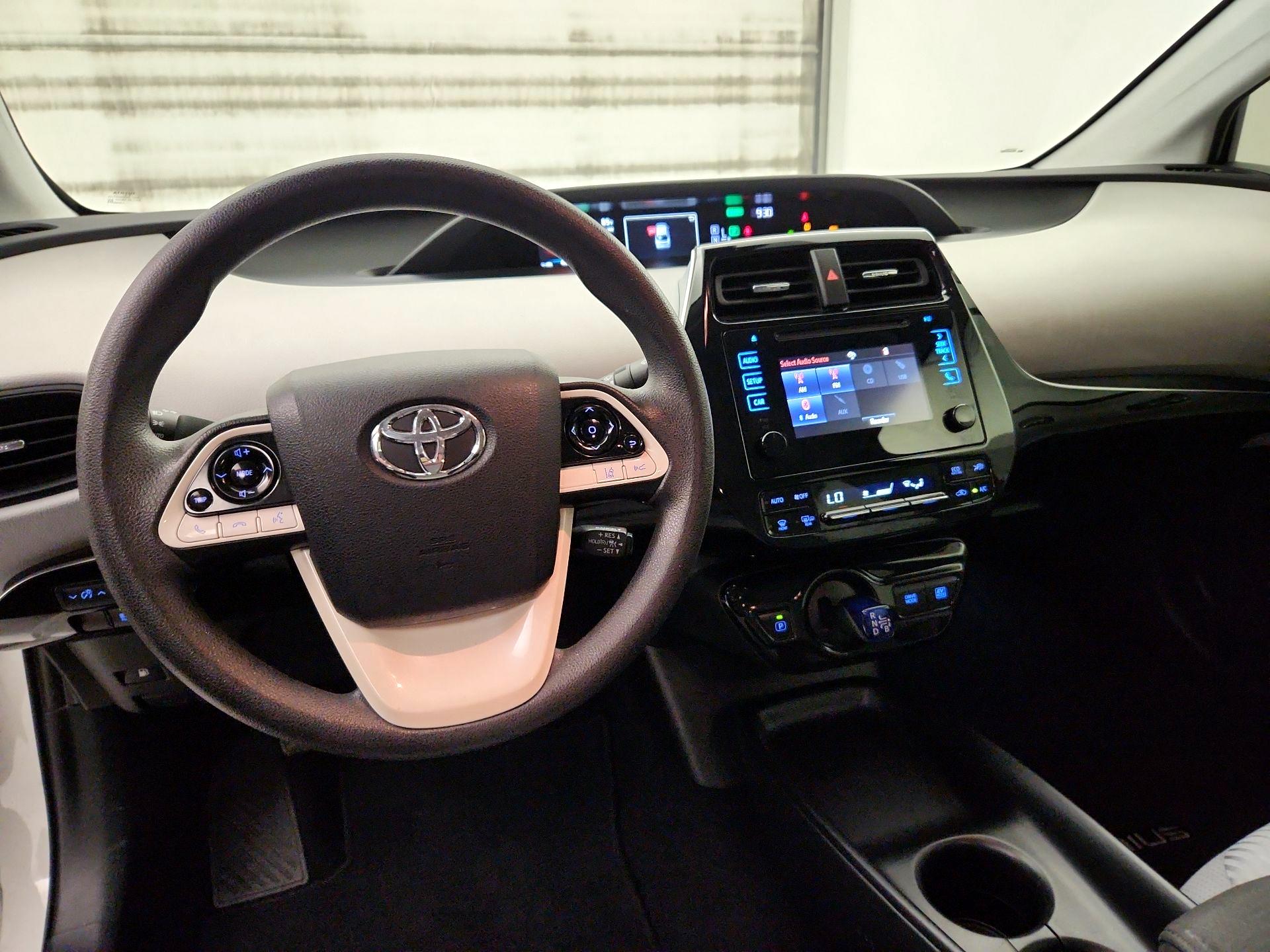 Thumbnail: 2018 Toyota Prius - 9