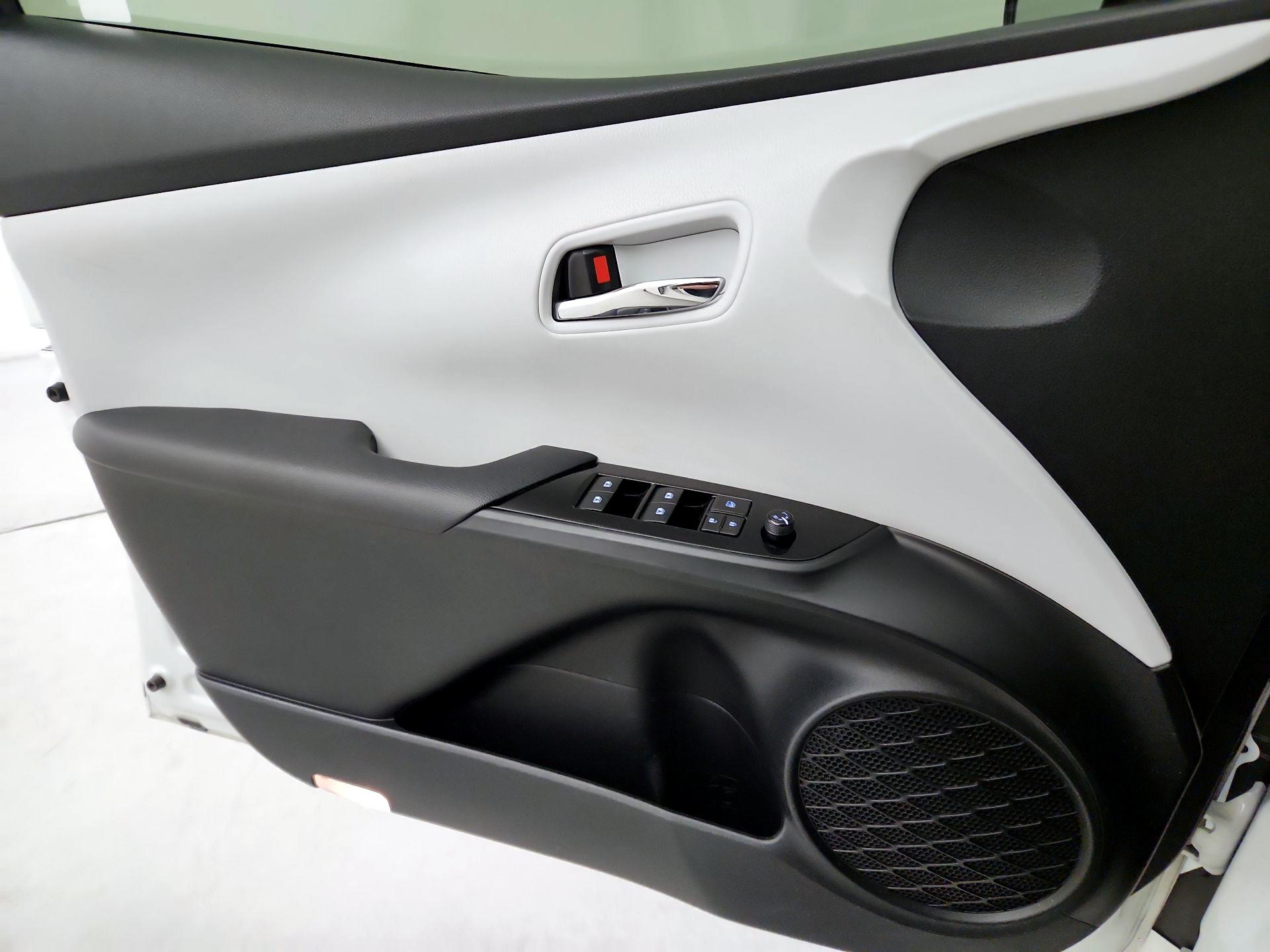Thumbnail: 2018 Toyota Prius - 12