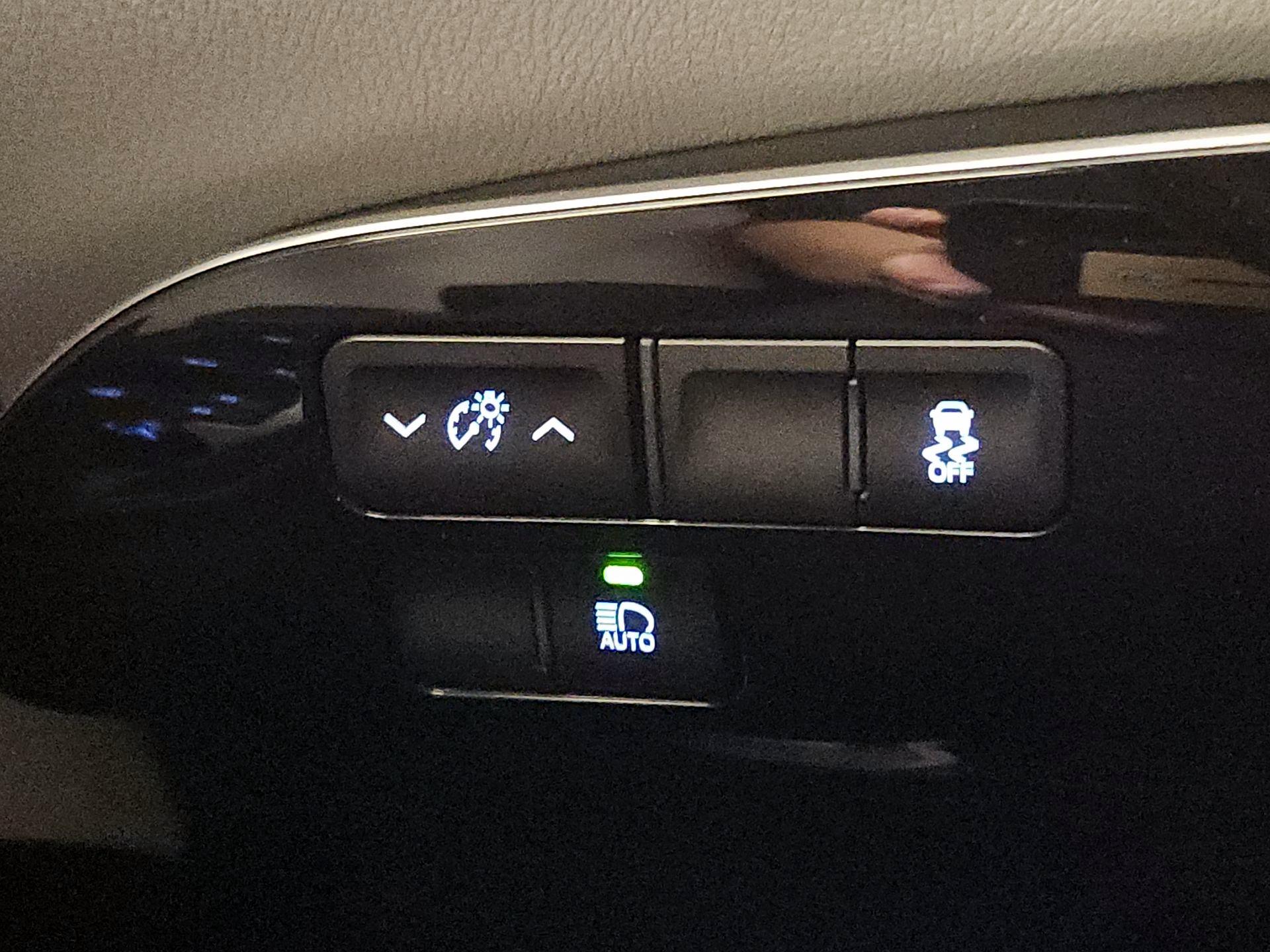 Thumbnail: 2018 Toyota Prius - 13