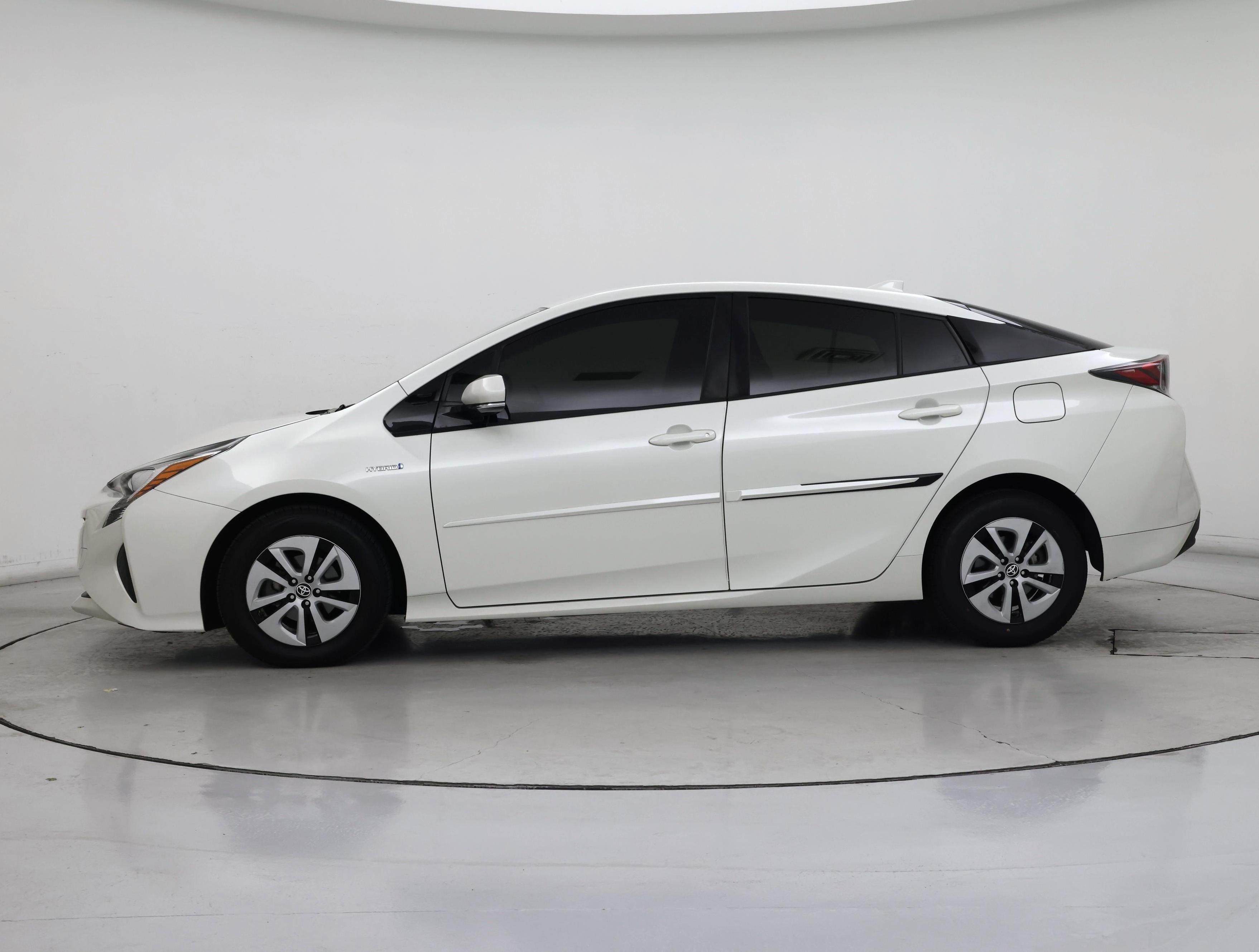 Thumbnail: 2018 Toyota Prius - 3