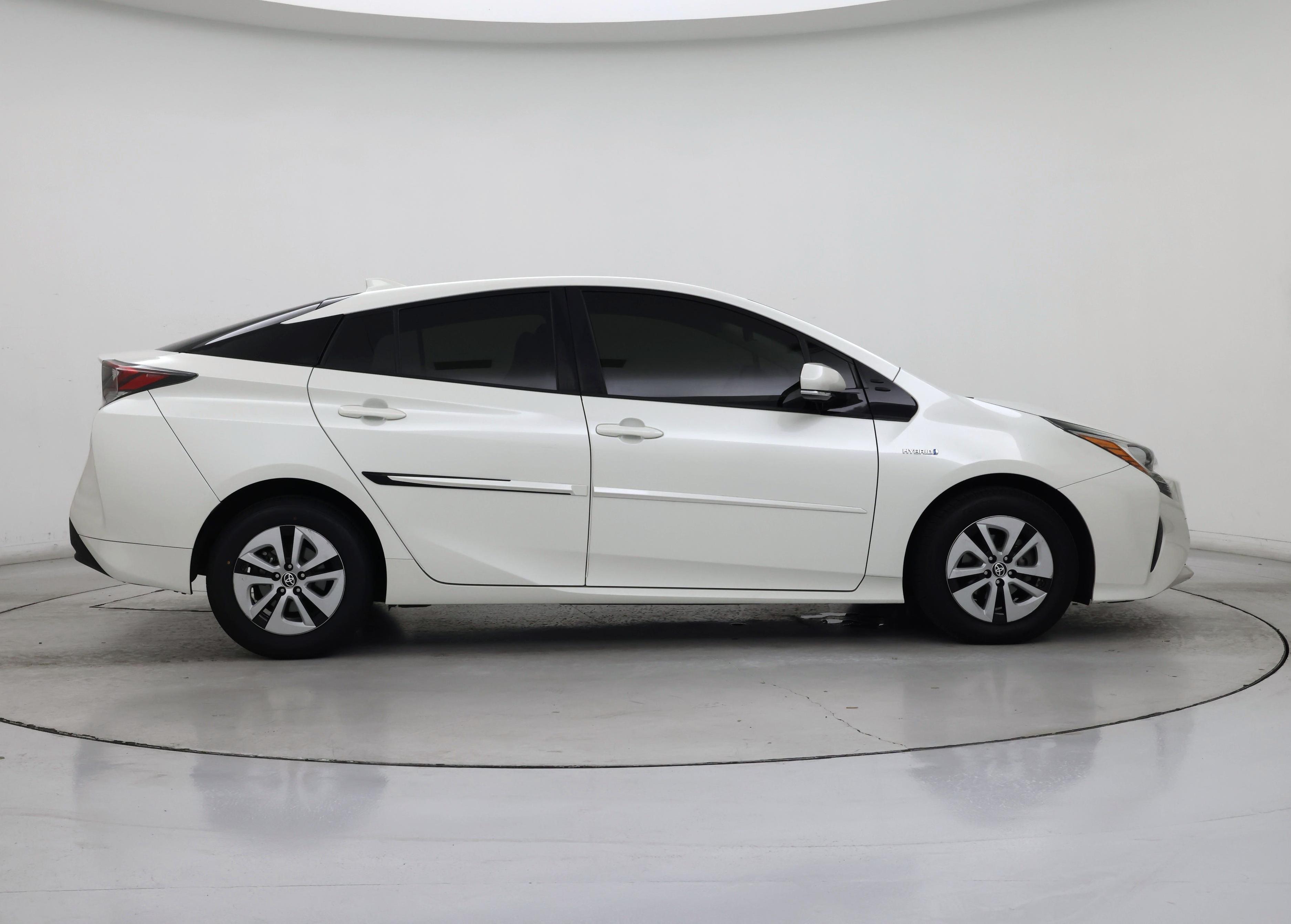 Thumbnail: 2018 Toyota Prius - 7
