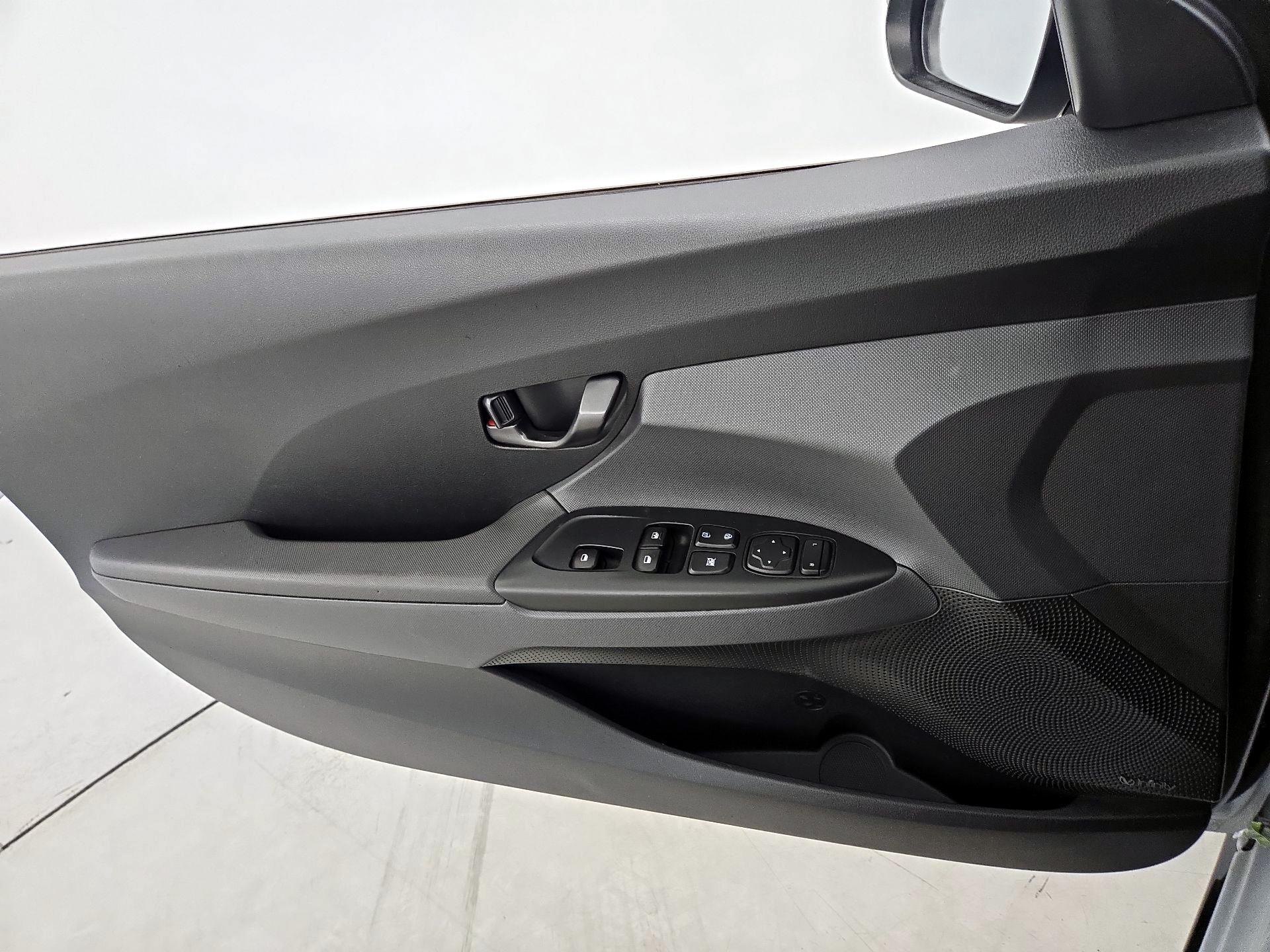 Thumbnail: 2020 Hyundai Veloster - 12