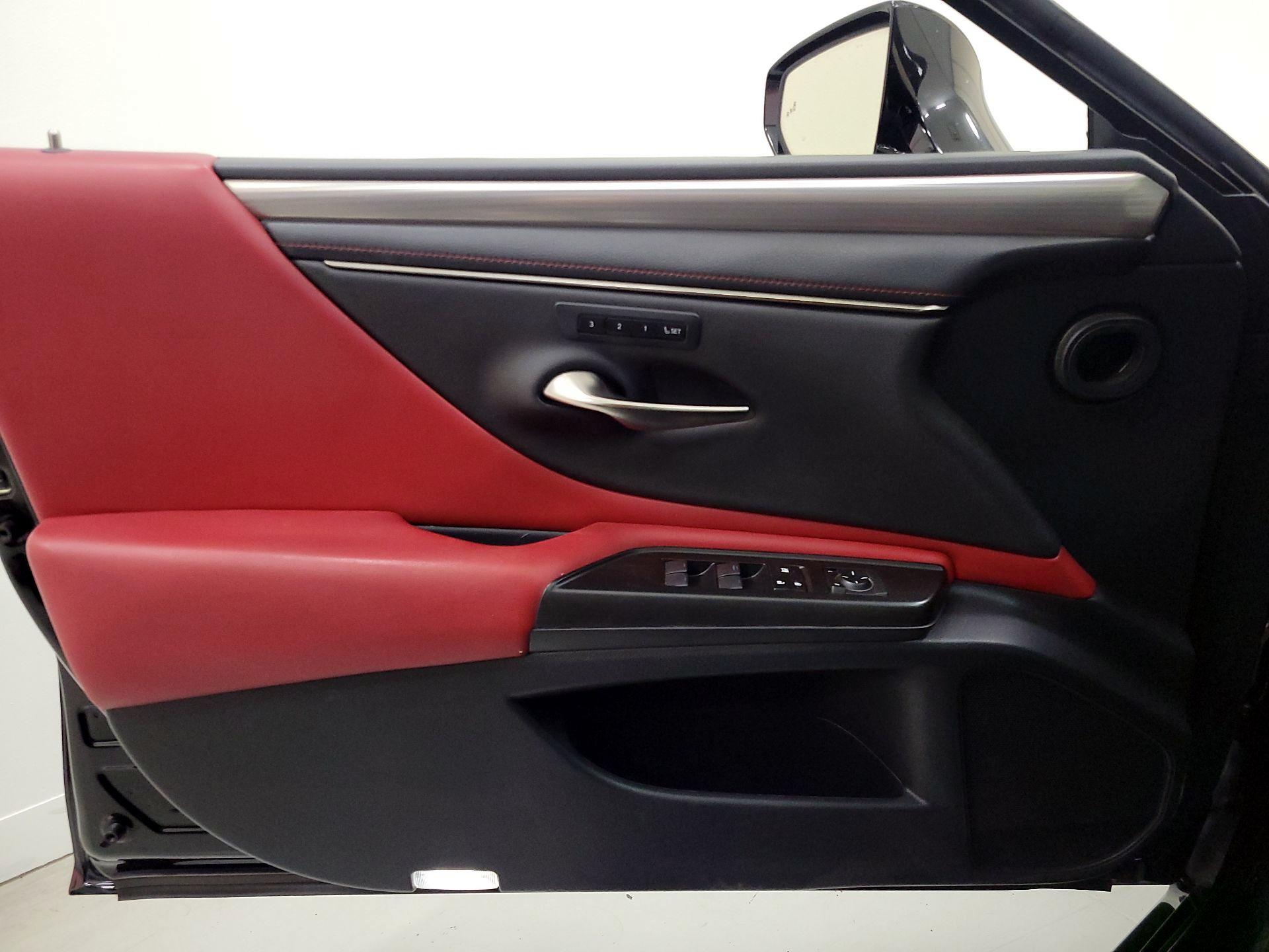 Thumbnail: 2019 Lexus ES - 12