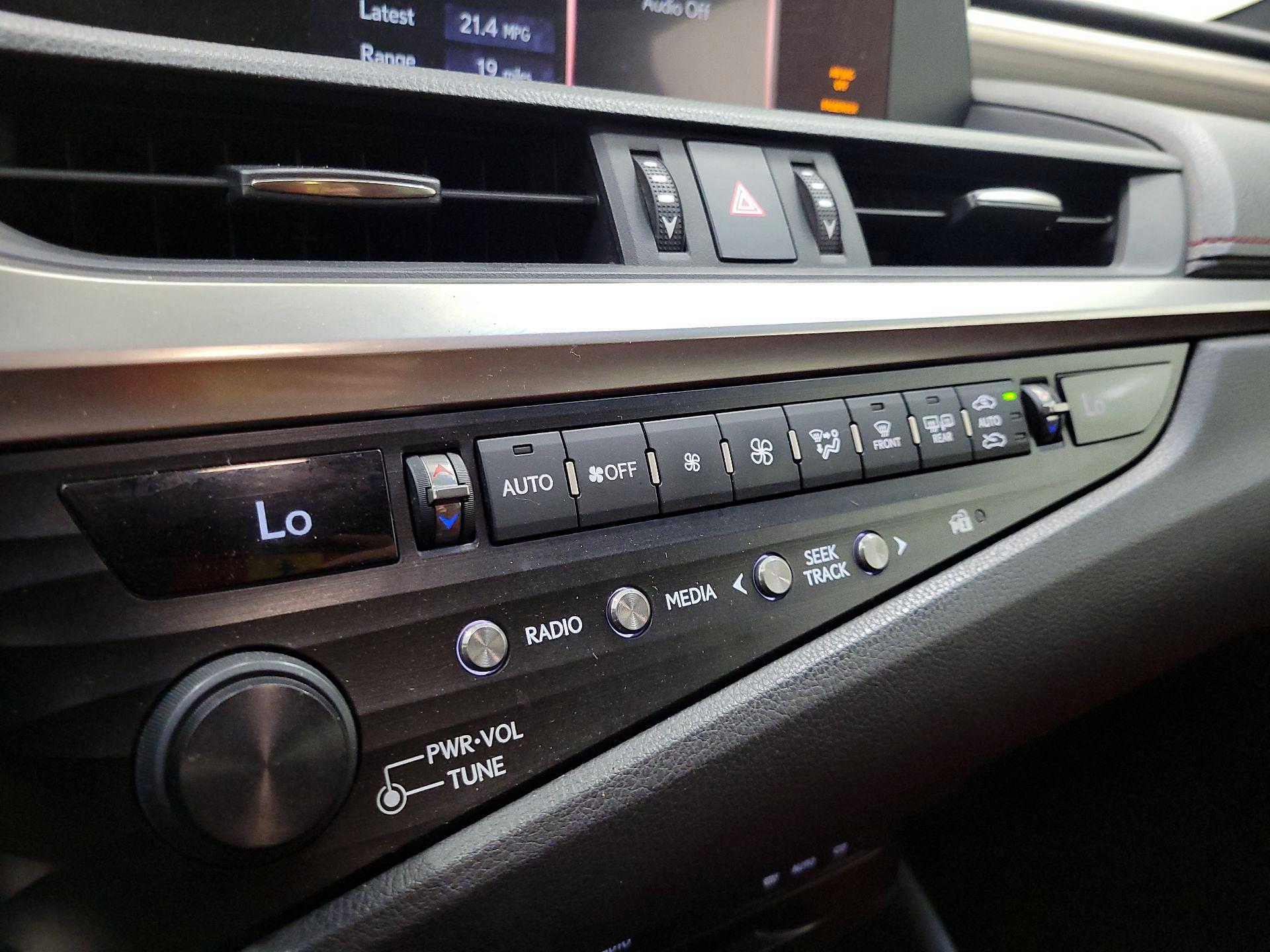 Thumbnail: 2019 Lexus ES - 16