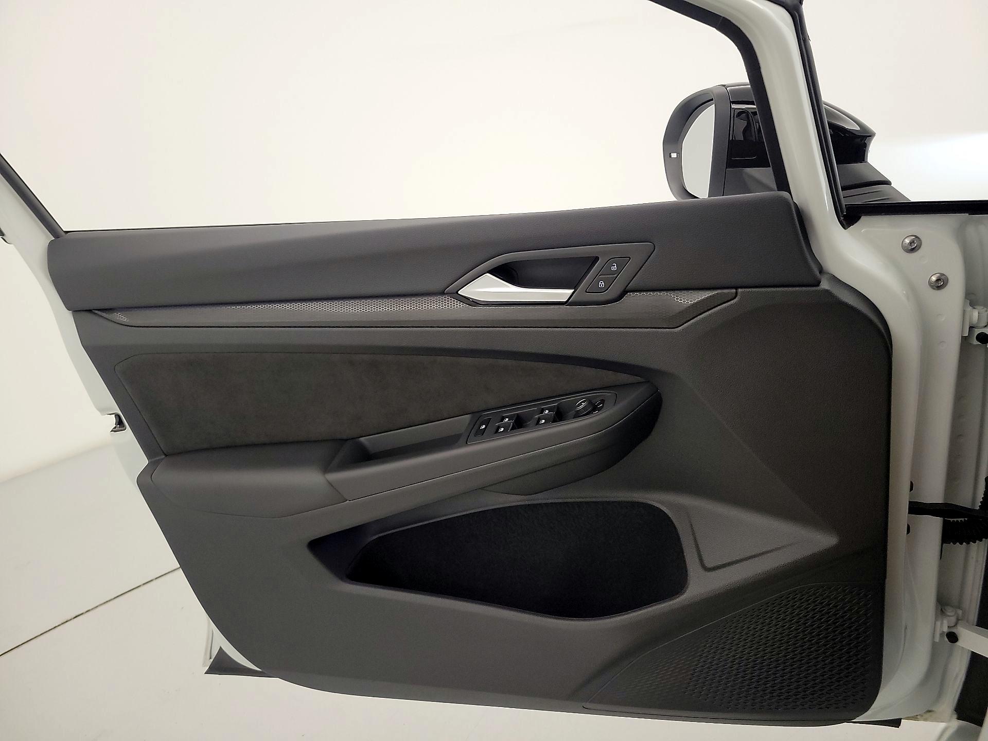 Thumbnail: 2024 Volkswagen Golf - 12