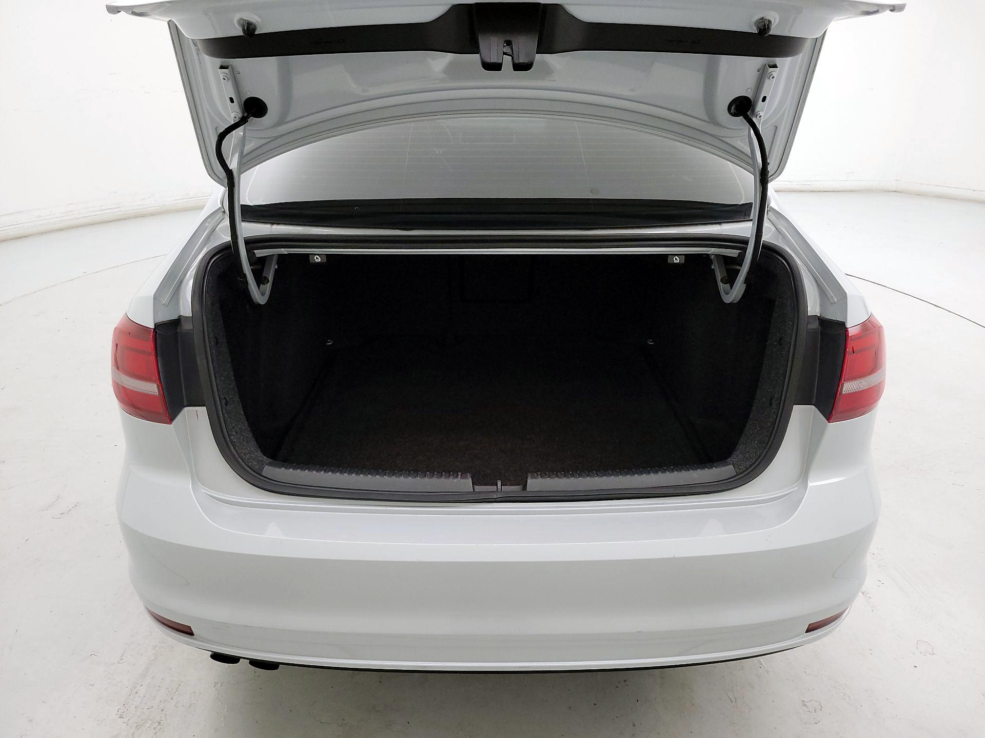 Thumbnail: 2017 Volkswagen Jetta - 20