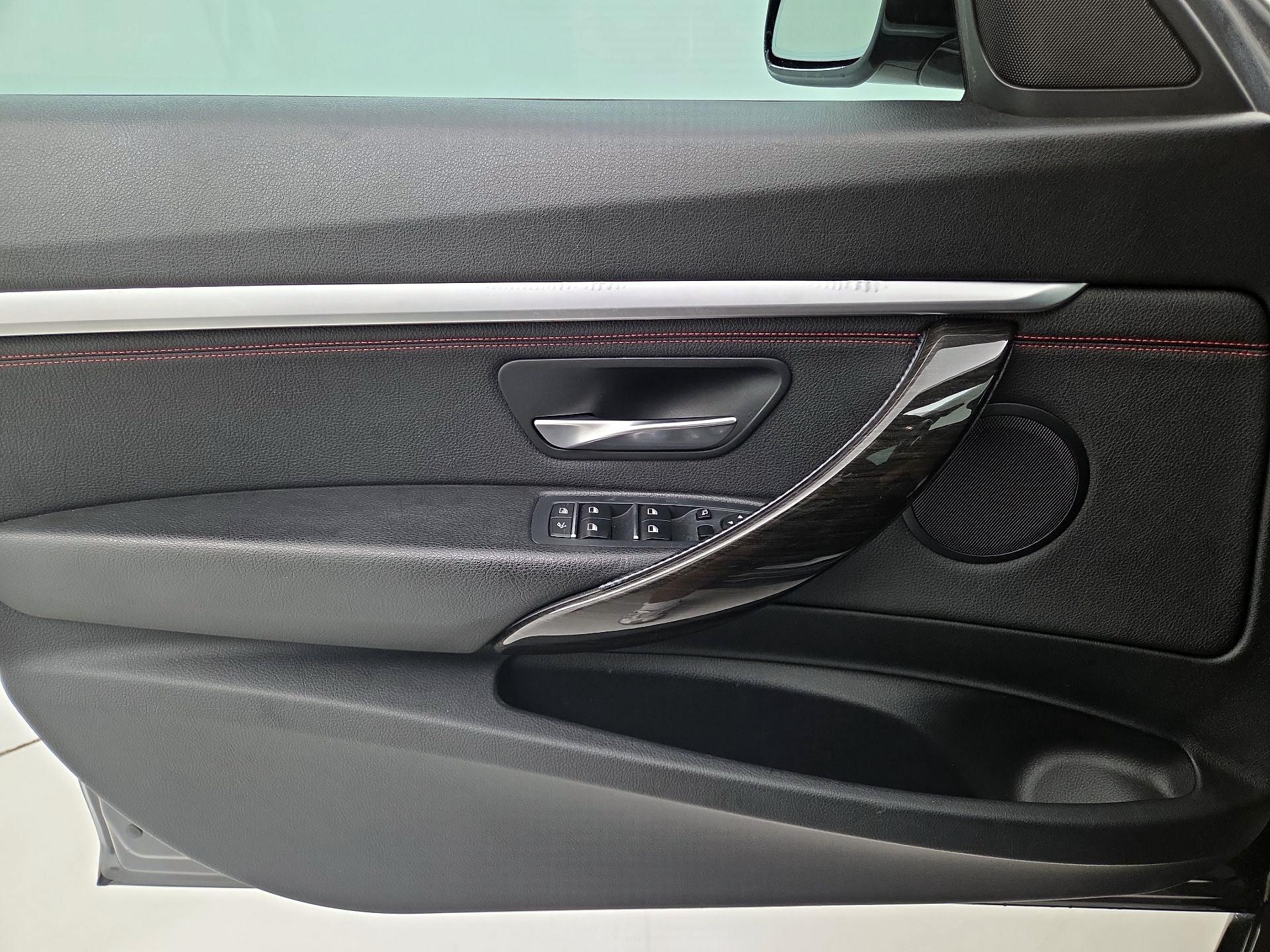 Thumbnail: 2018 BMW 3 Series - 12