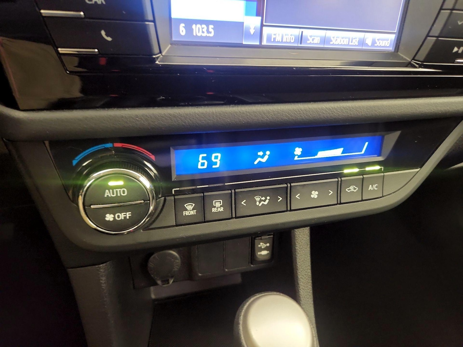 2016 Toyota Corolla S Plus - Photo 17
