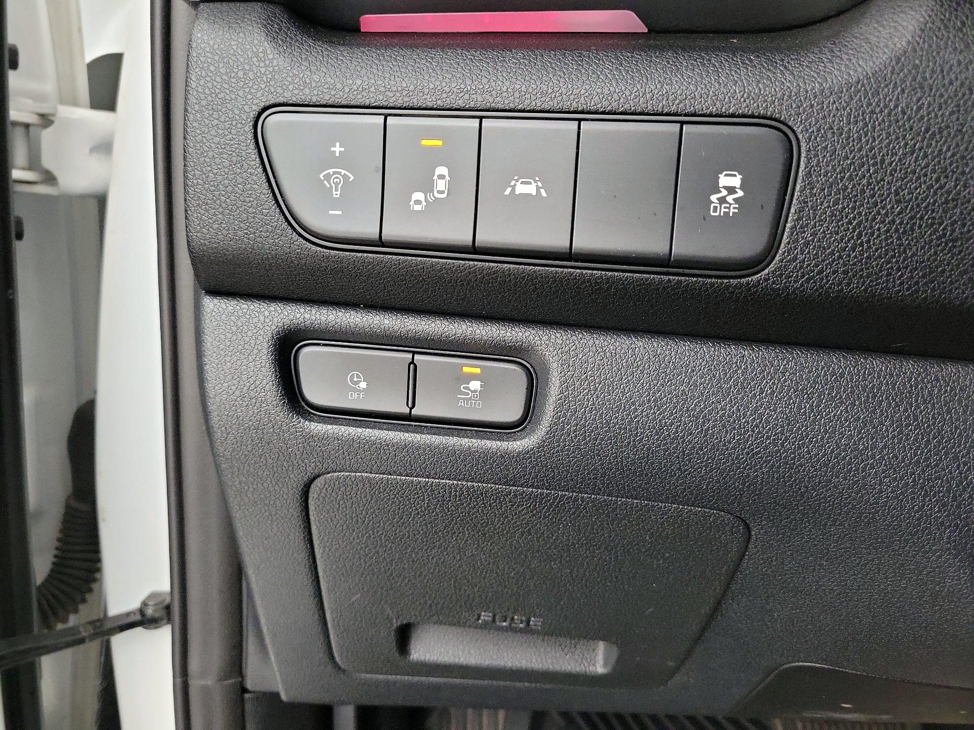 Thumbnail: 2020 Kia Niro - 13