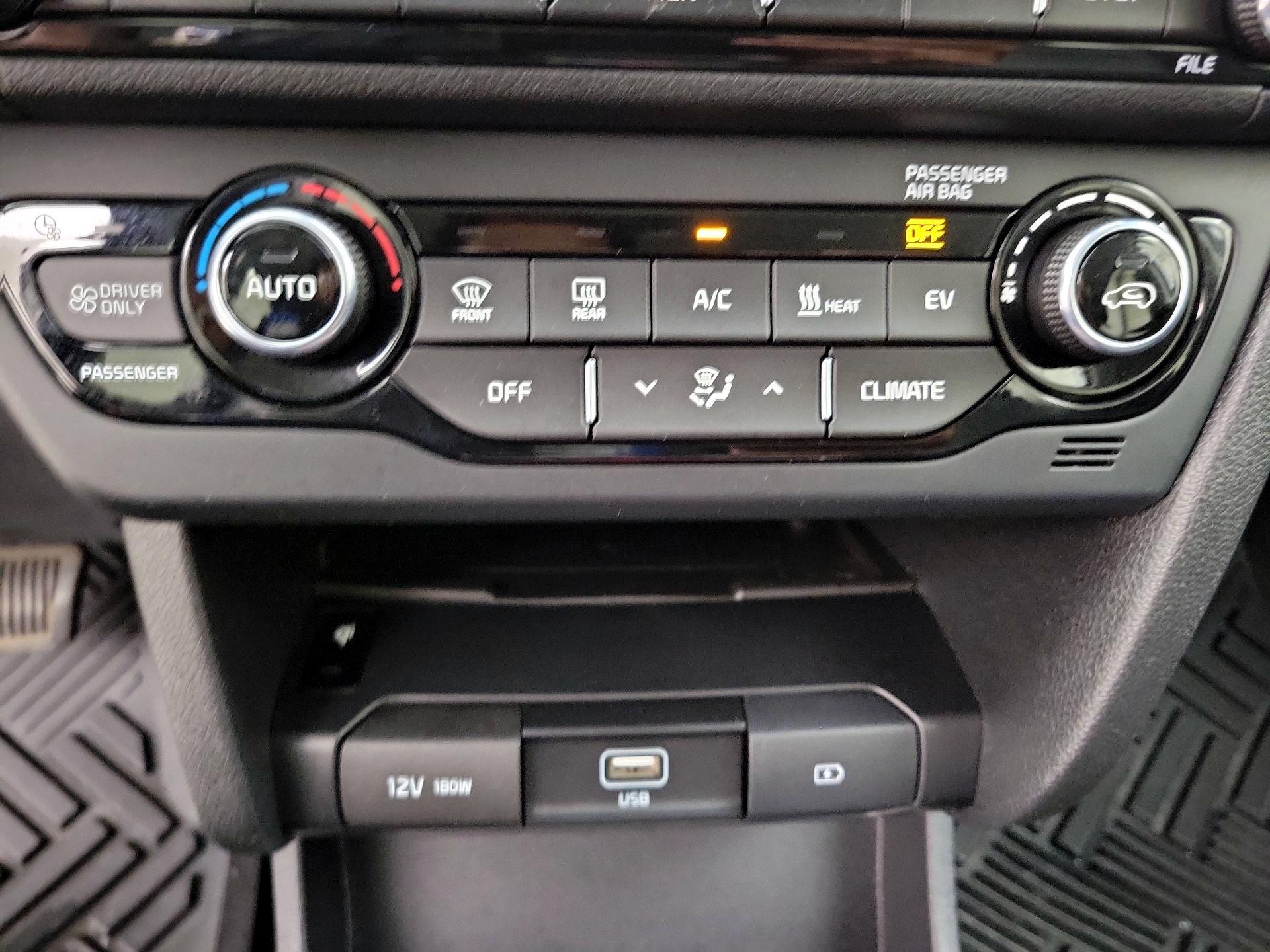 Thumbnail: 2020 Kia Niro - 16