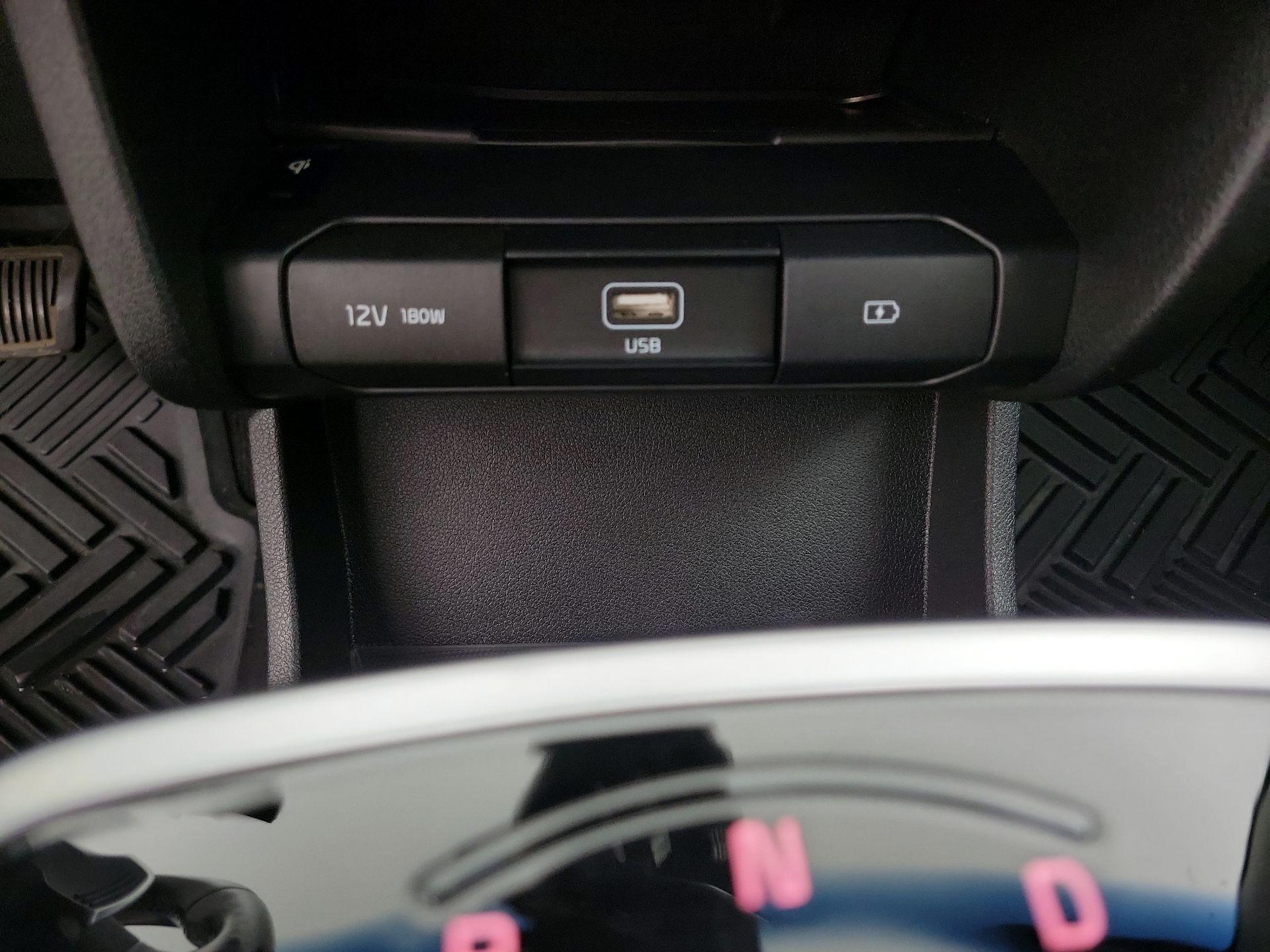 Thumbnail: 2020 Kia Niro - 18