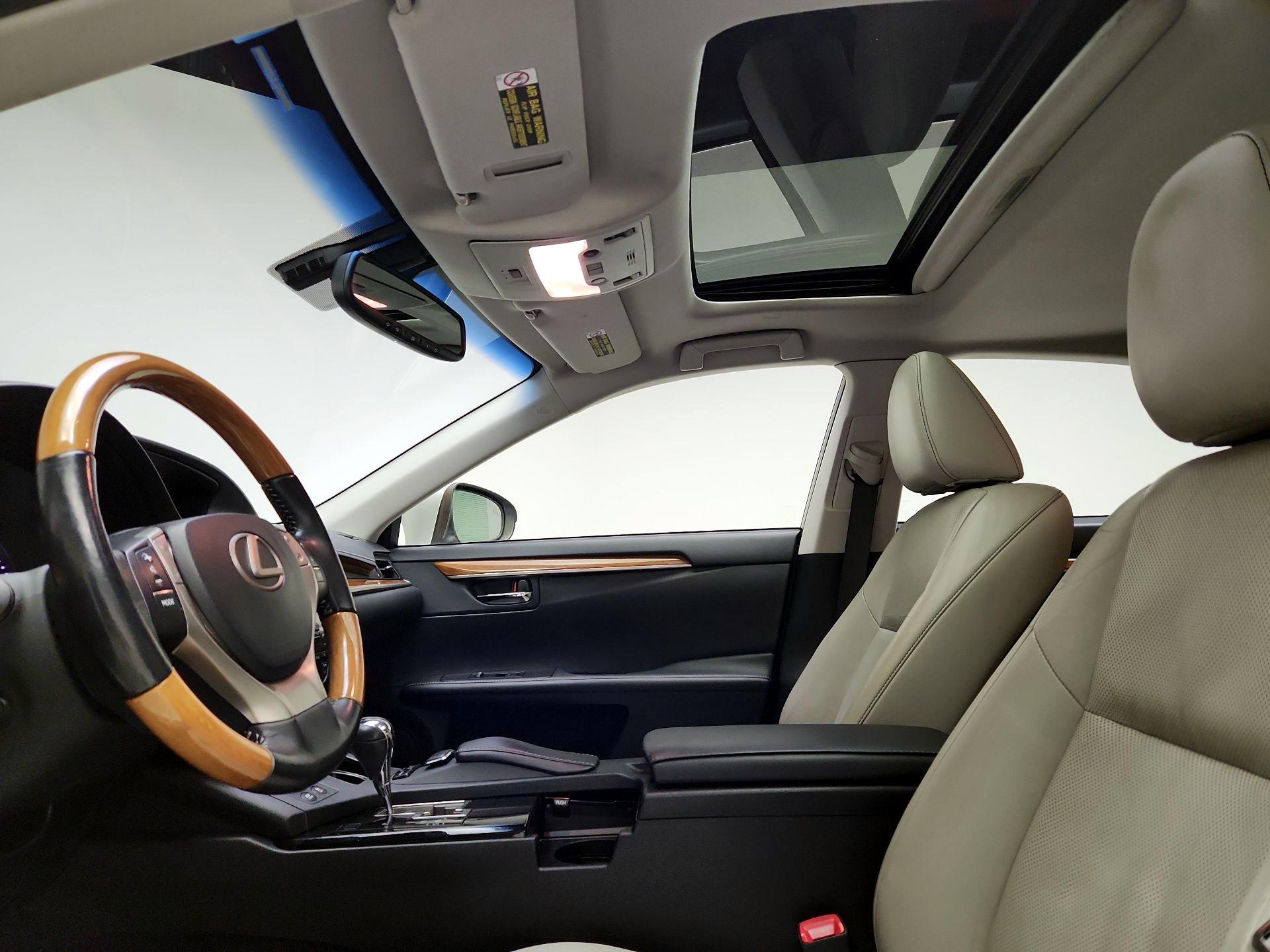 Thumbnail: 2014 Lexus ES - 18
