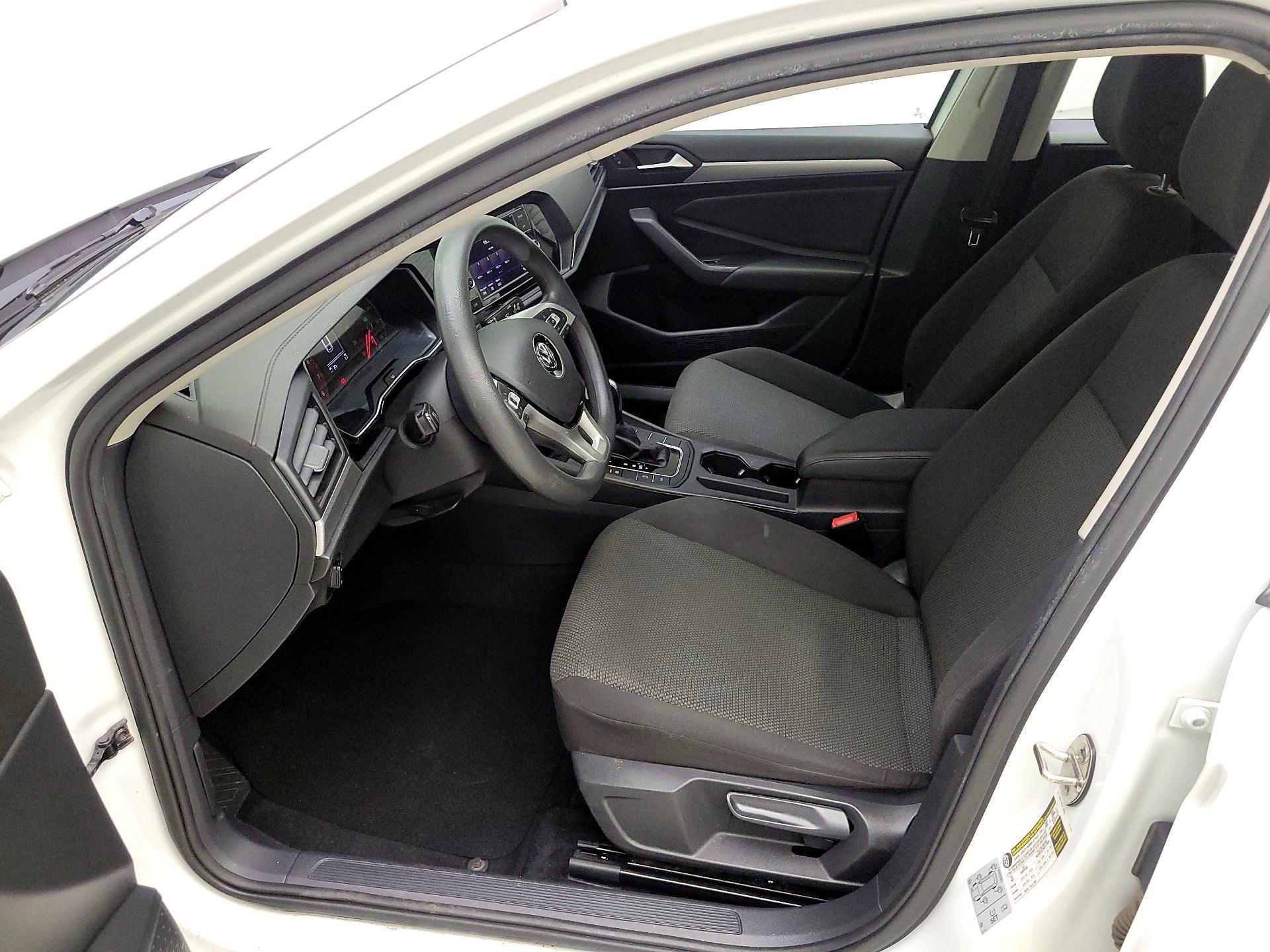 Thumbnail: 2019 Volkswagen Jetta - 11