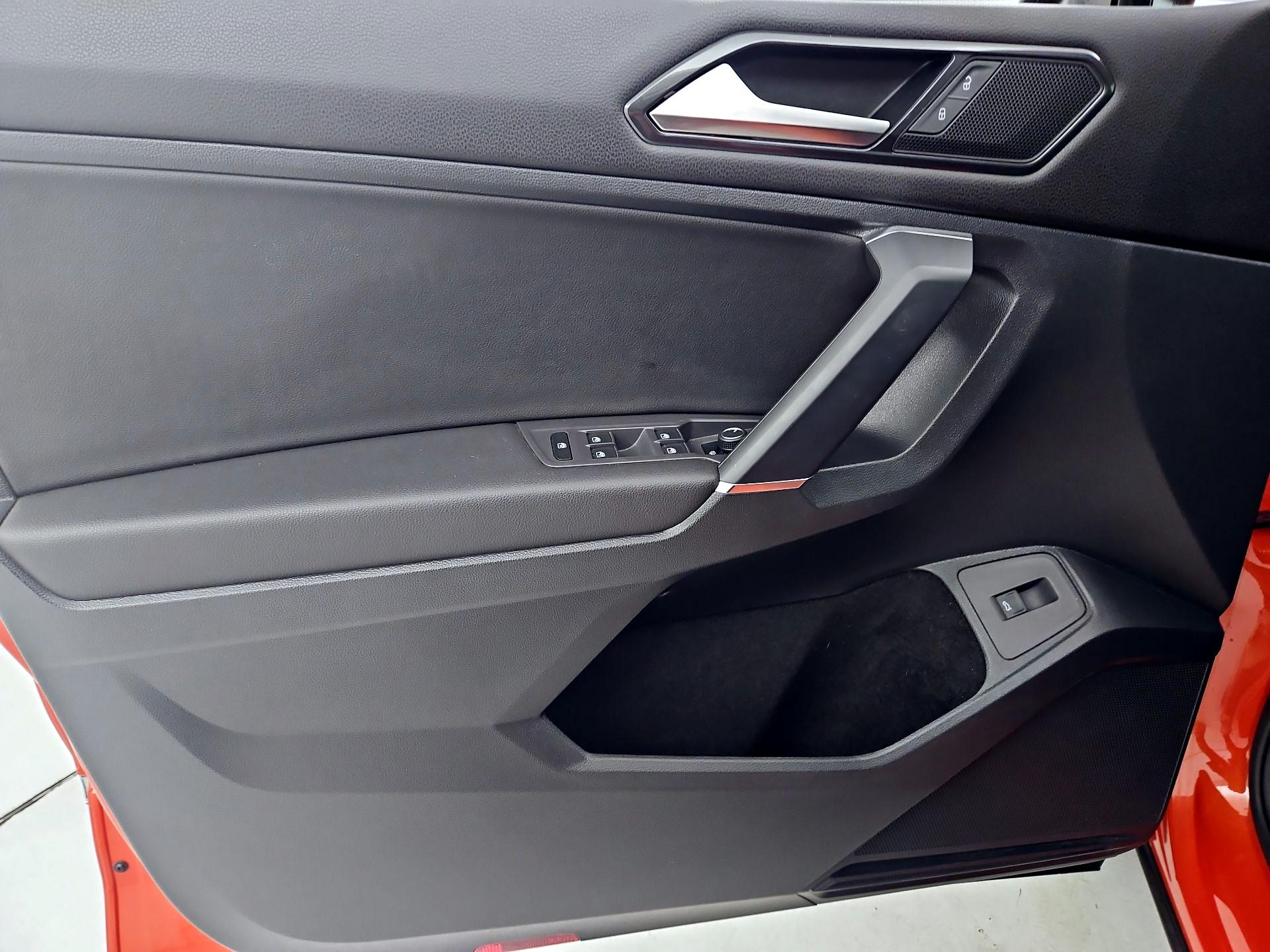 Thumbnail: 2018 Volkswagen Tiguan - 12