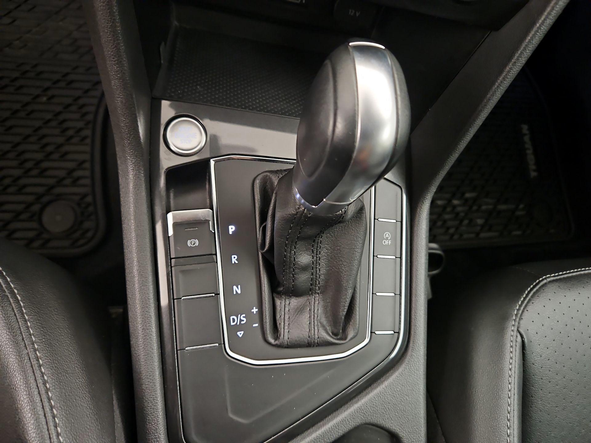 Thumbnail: 2018 Volkswagen Tiguan - 18