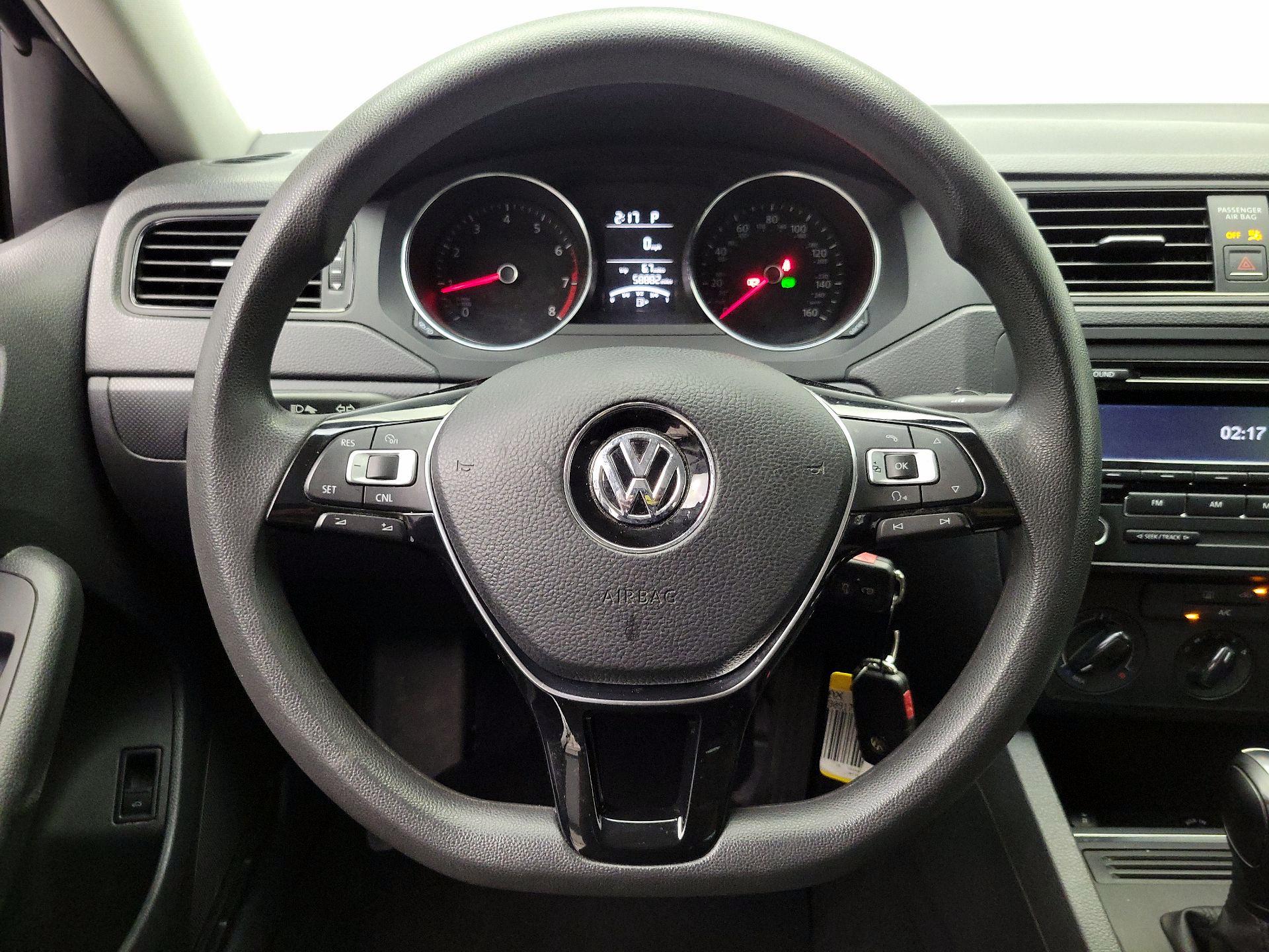 Thumbnail: 2015 Volkswagen Jetta - 10