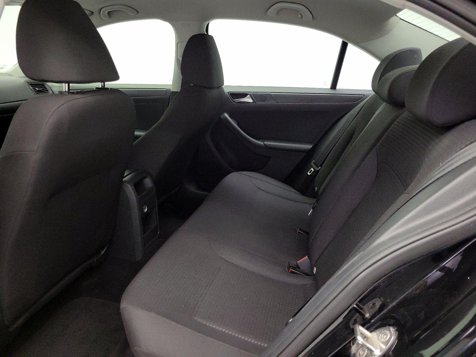 Thumbnail: 2015 Volkswagen Jetta - 18