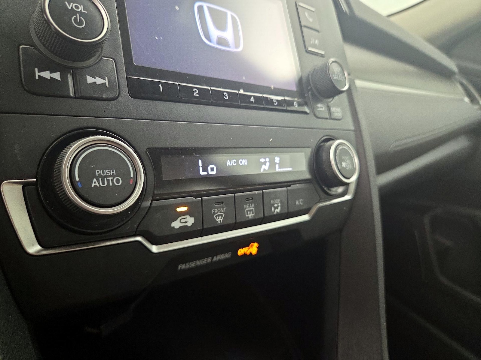 2019 Honda Civic LX - Photo 17
