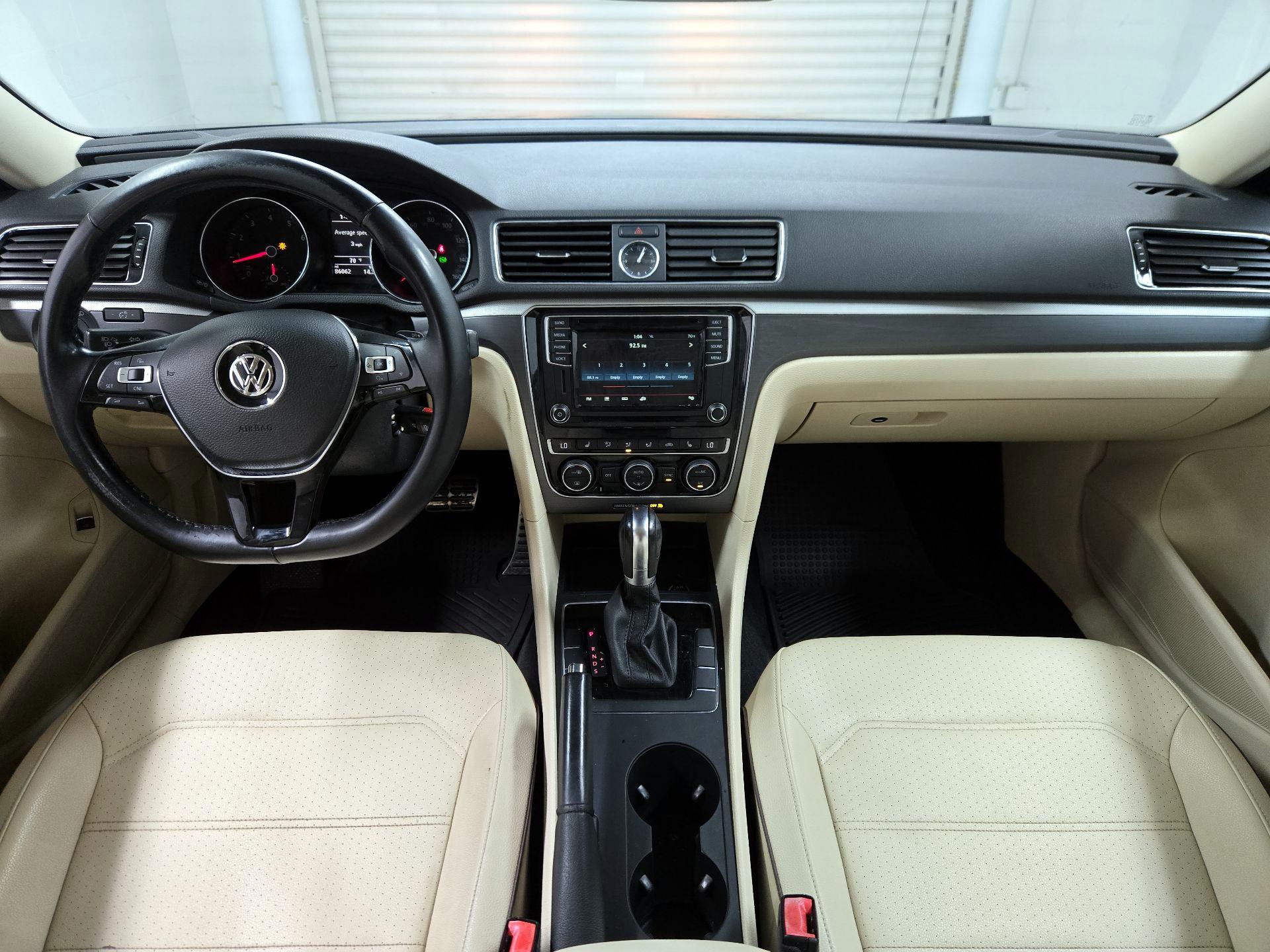 Thumbnail: 2017 Volkswagen Passat - 9
