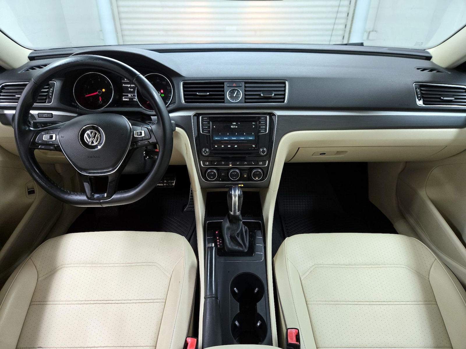 2017 Volkswagen Passat R-Line - Photo 10