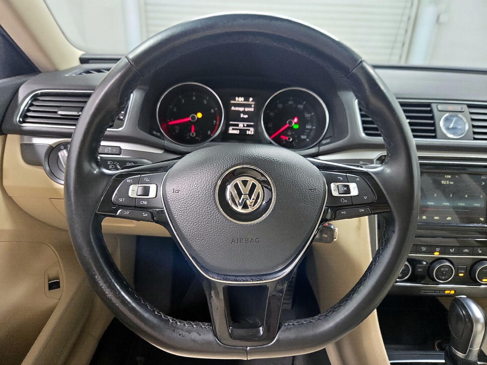 2017 Volkswagen Passat R-Line - Photo 11