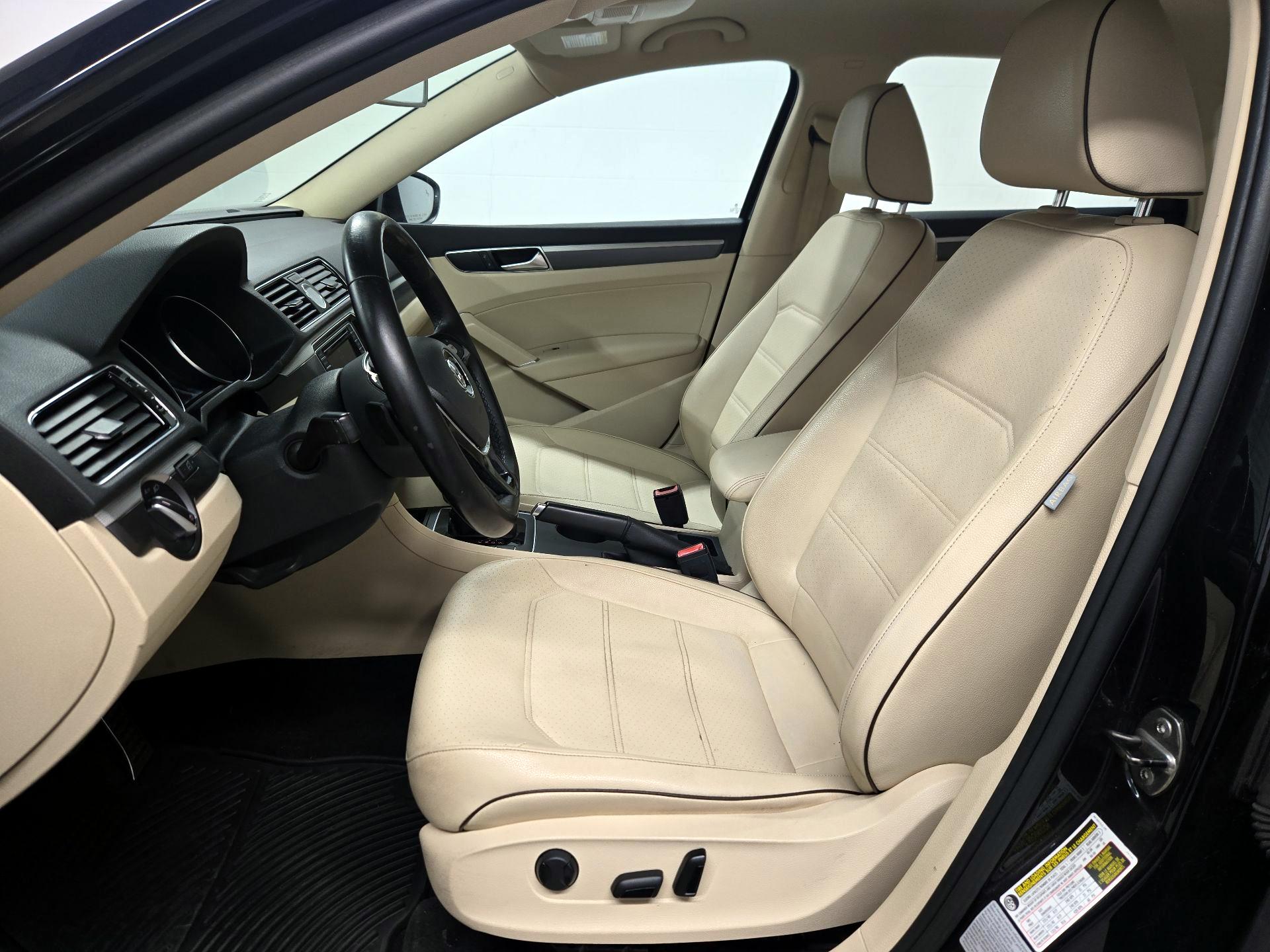 Thumbnail: 2017 Volkswagen Passat - 11