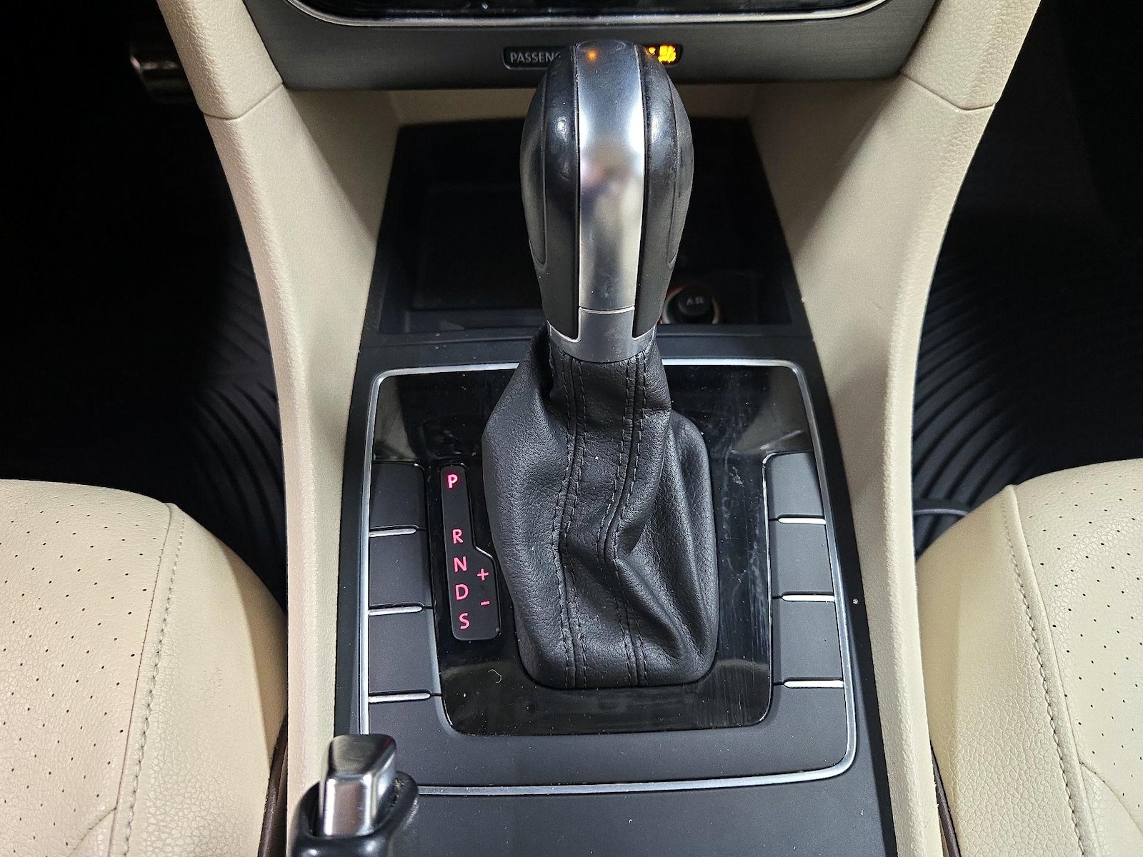 2017 Volkswagen Passat R-Line - Photo 18