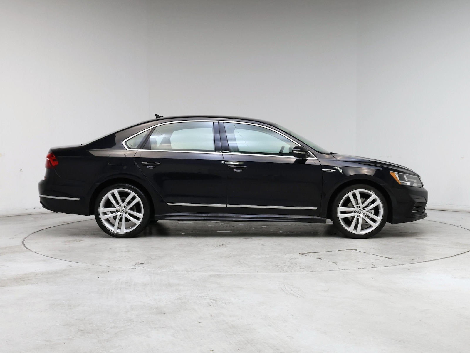 2017 Volkswagen Passat R-Line - Photo 8