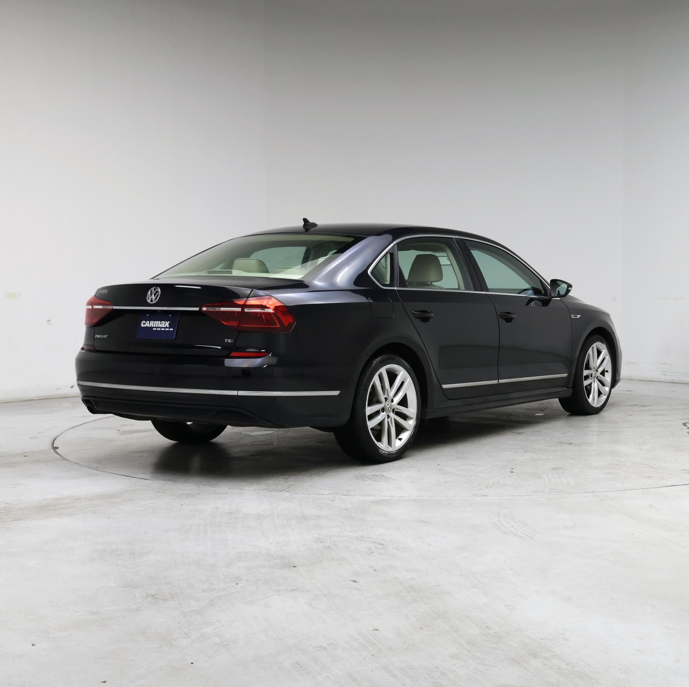 Thumbnail: 2017 Volkswagen Passat - 8