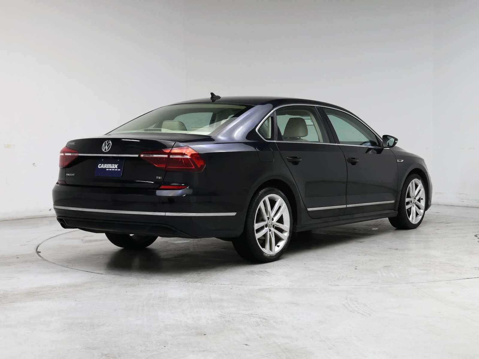 2017 Volkswagen Passat R-Line - Photo 9