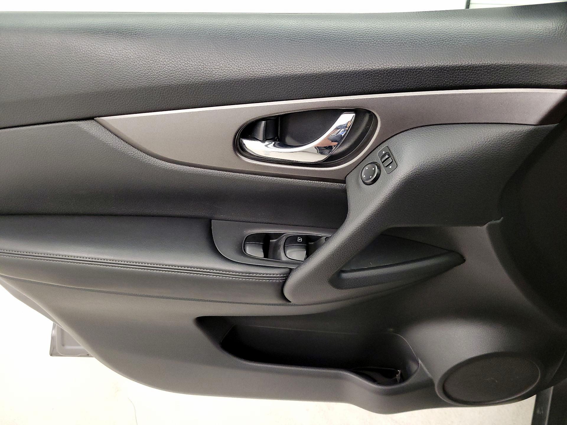 Thumbnail: 2016 Nissan Rogue - 12