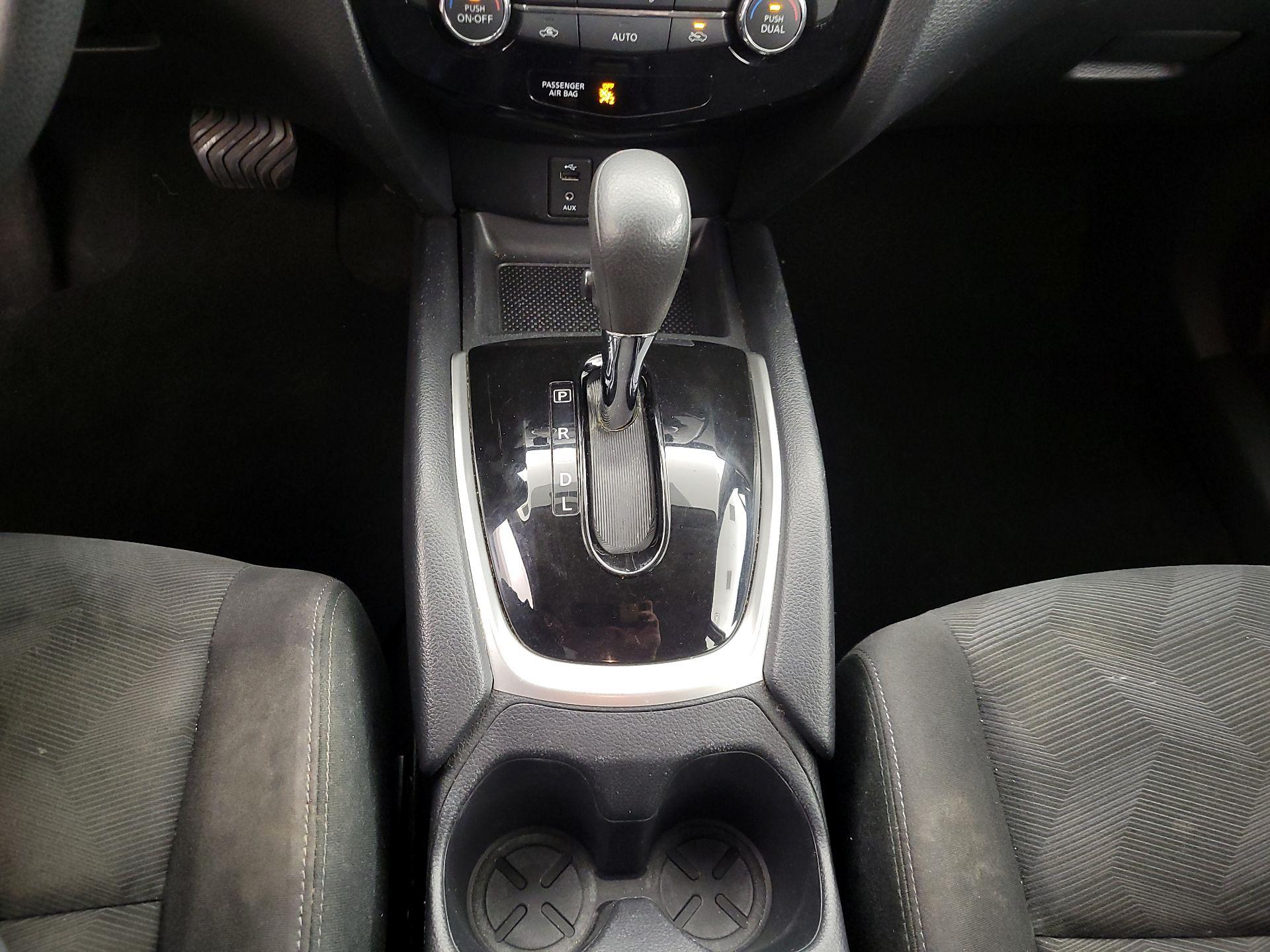Thumbnail: 2016 Nissan Rogue - 17