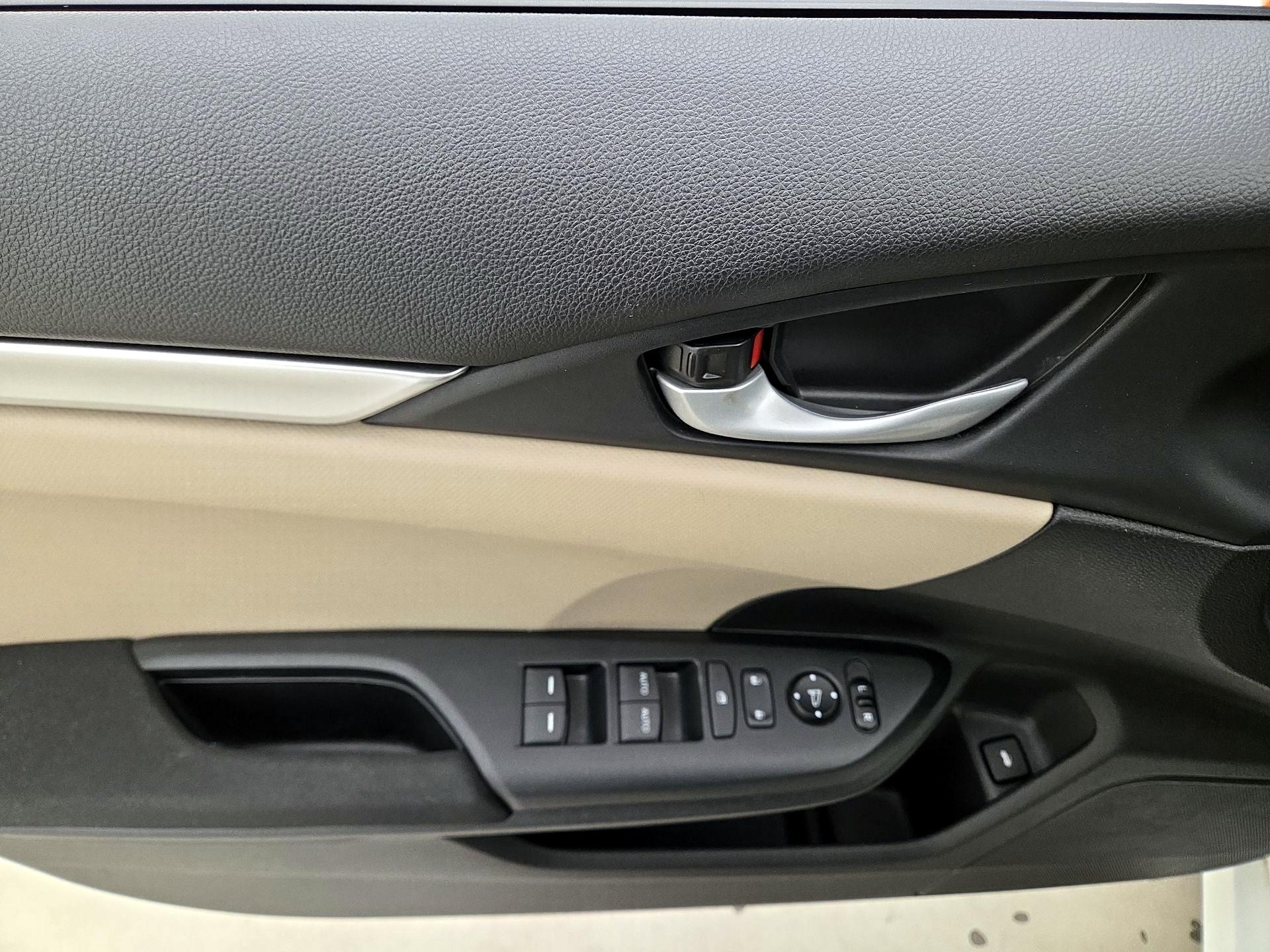 Thumbnail: 2016 Honda Civic - 12