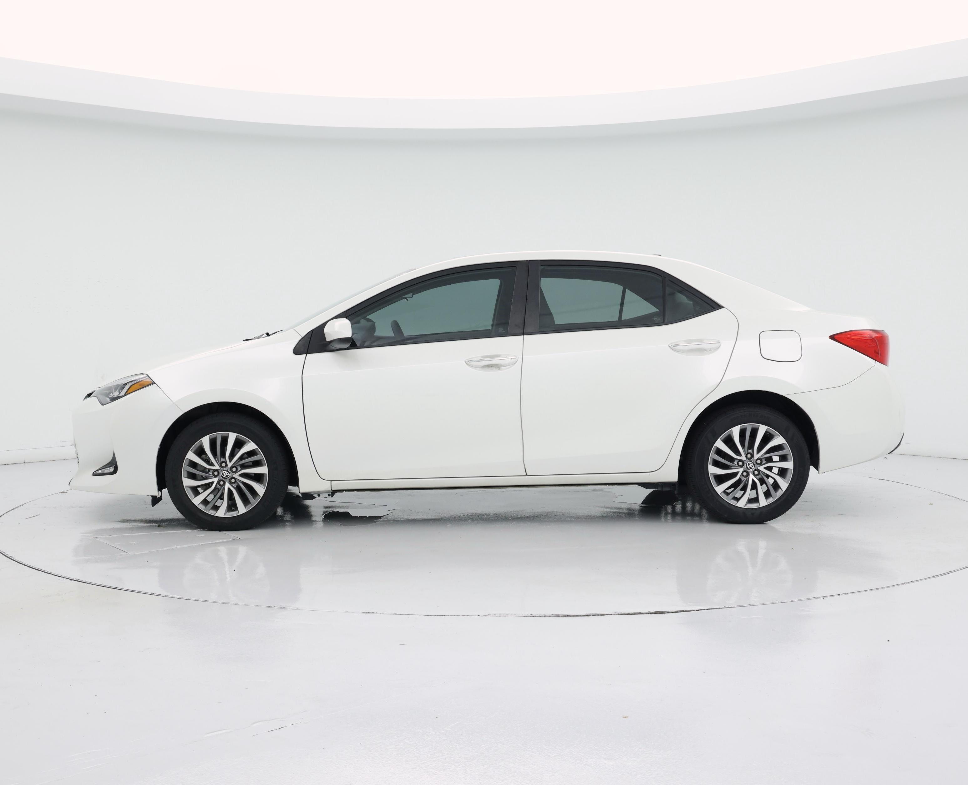 Thumbnail: 2018 Toyota Corolla - 3
