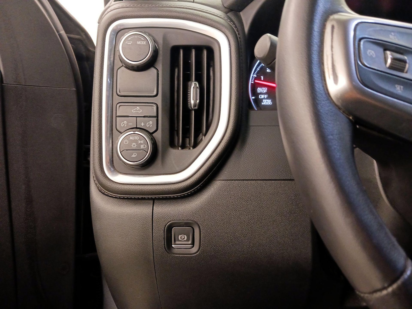2020 Chevrolet Silverado 1500 LT - Photo 14