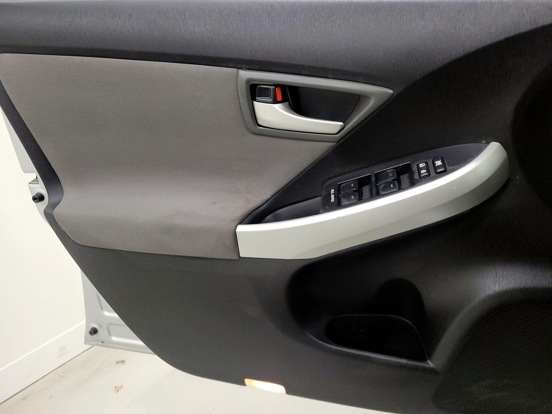 Thumbnail: 2015 Toyota Prius - 12