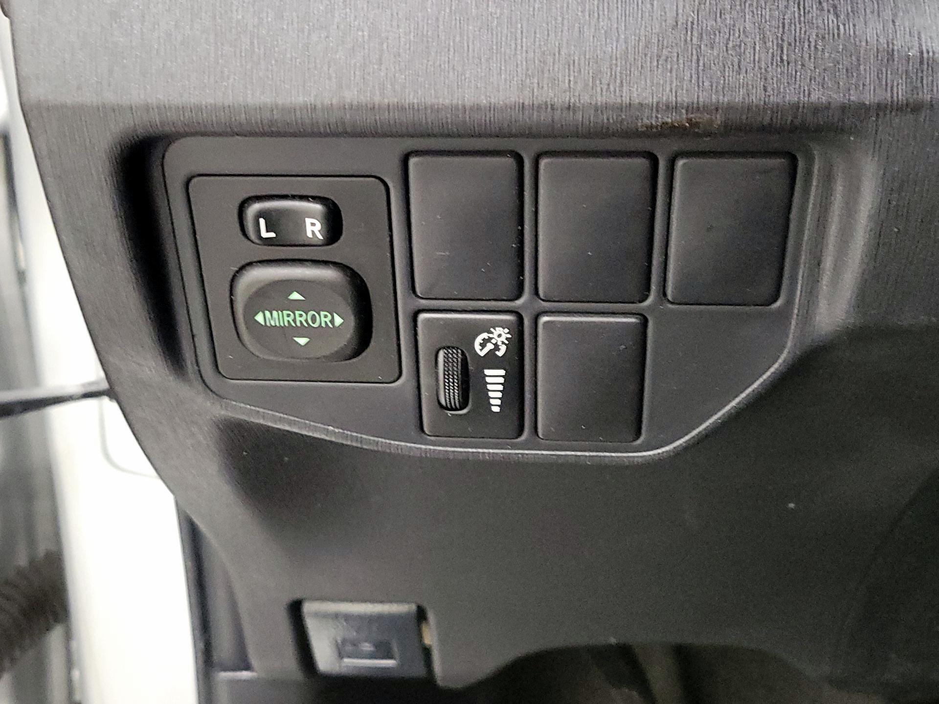 Thumbnail: 2015 Toyota Prius - 13