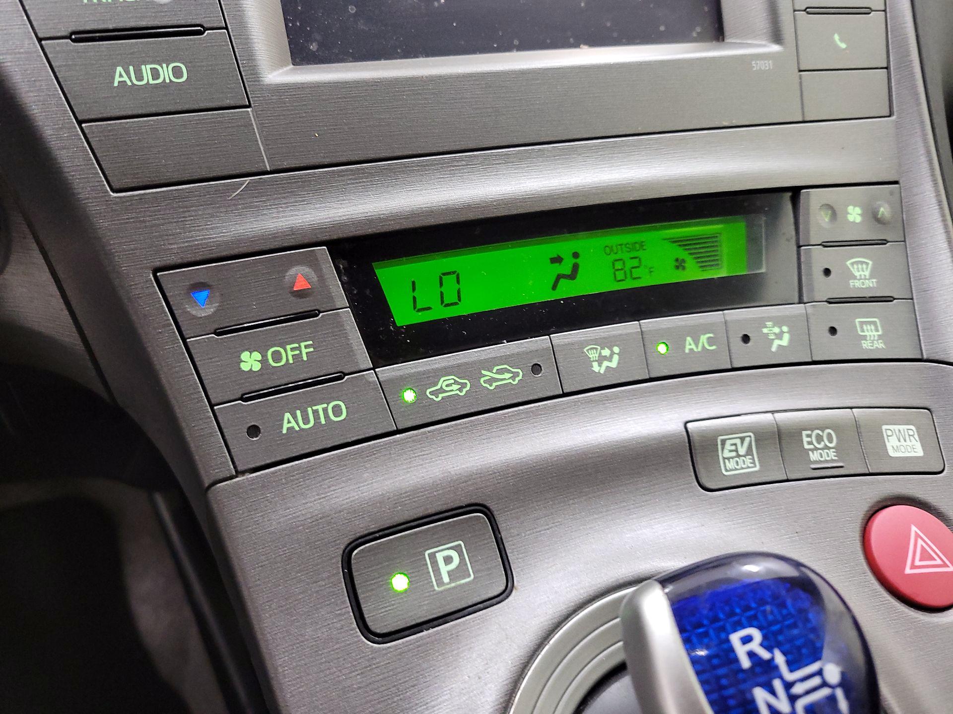 Thumbnail: 2015 Toyota Prius - 16