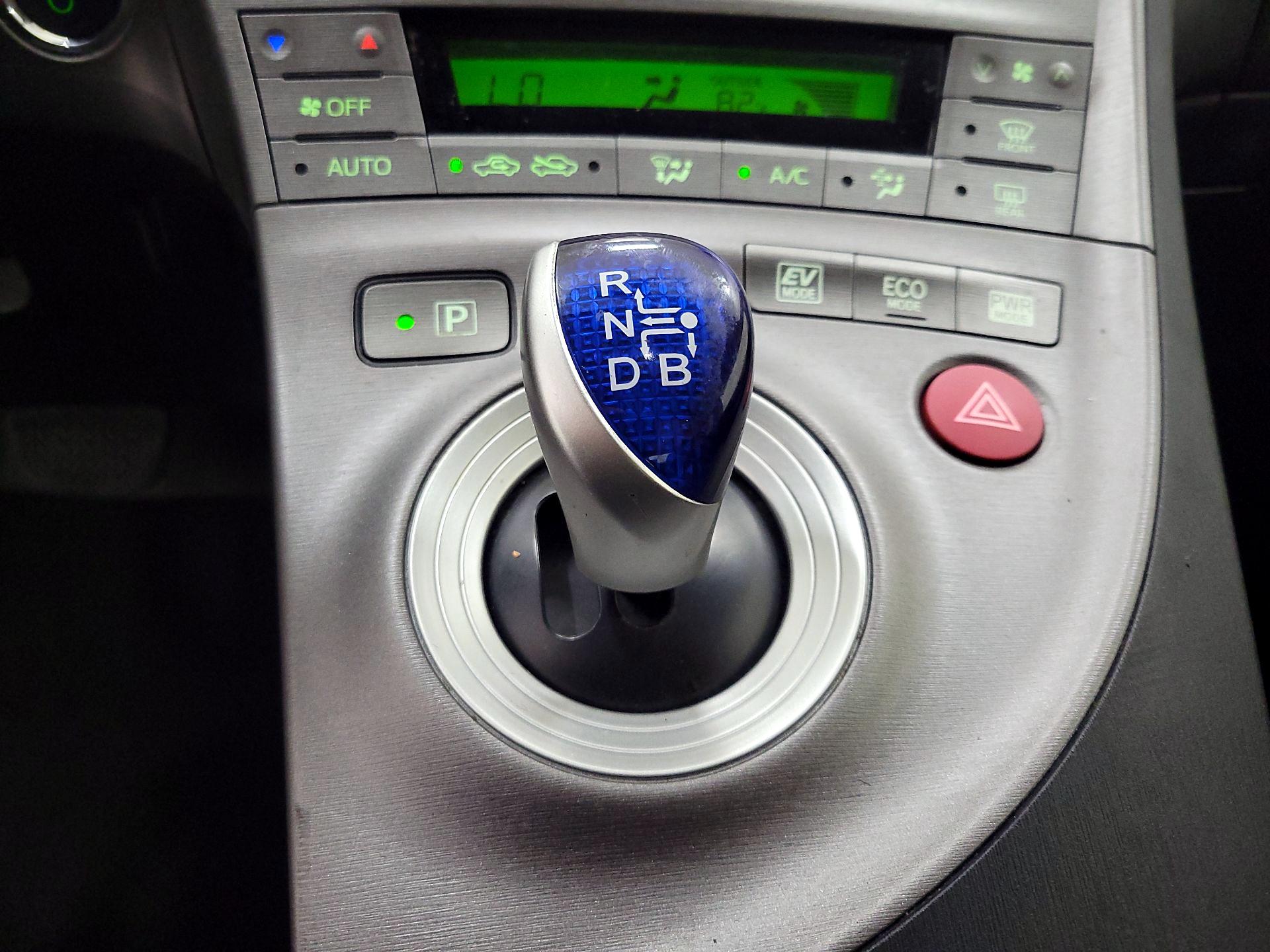 Thumbnail: 2015 Toyota Prius - 17