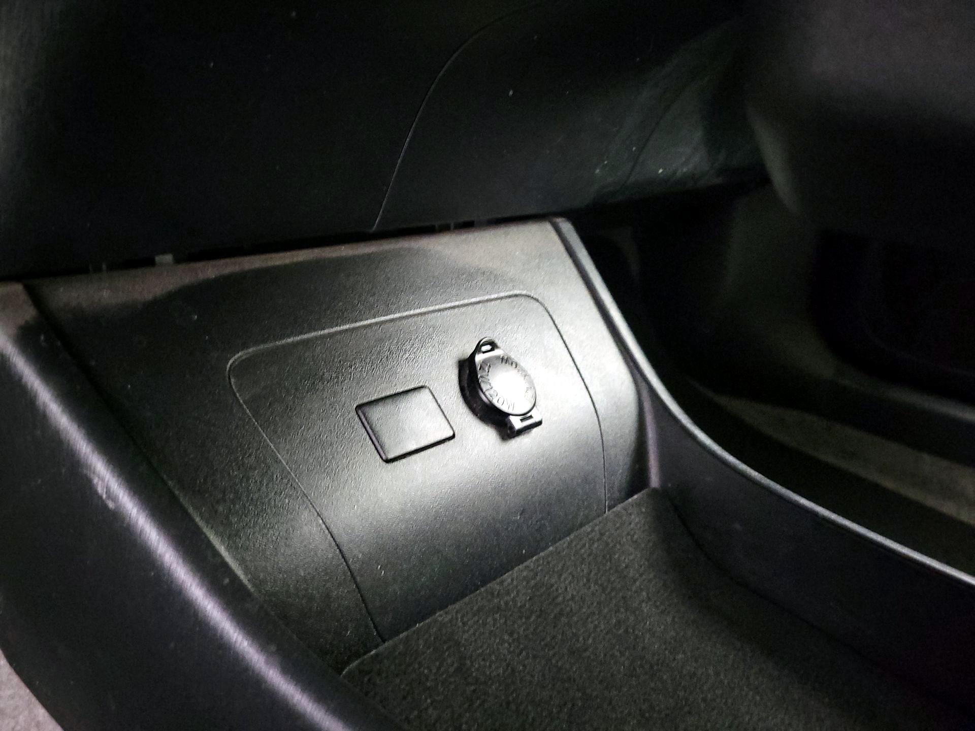 Thumbnail: 2015 Toyota Prius - 18