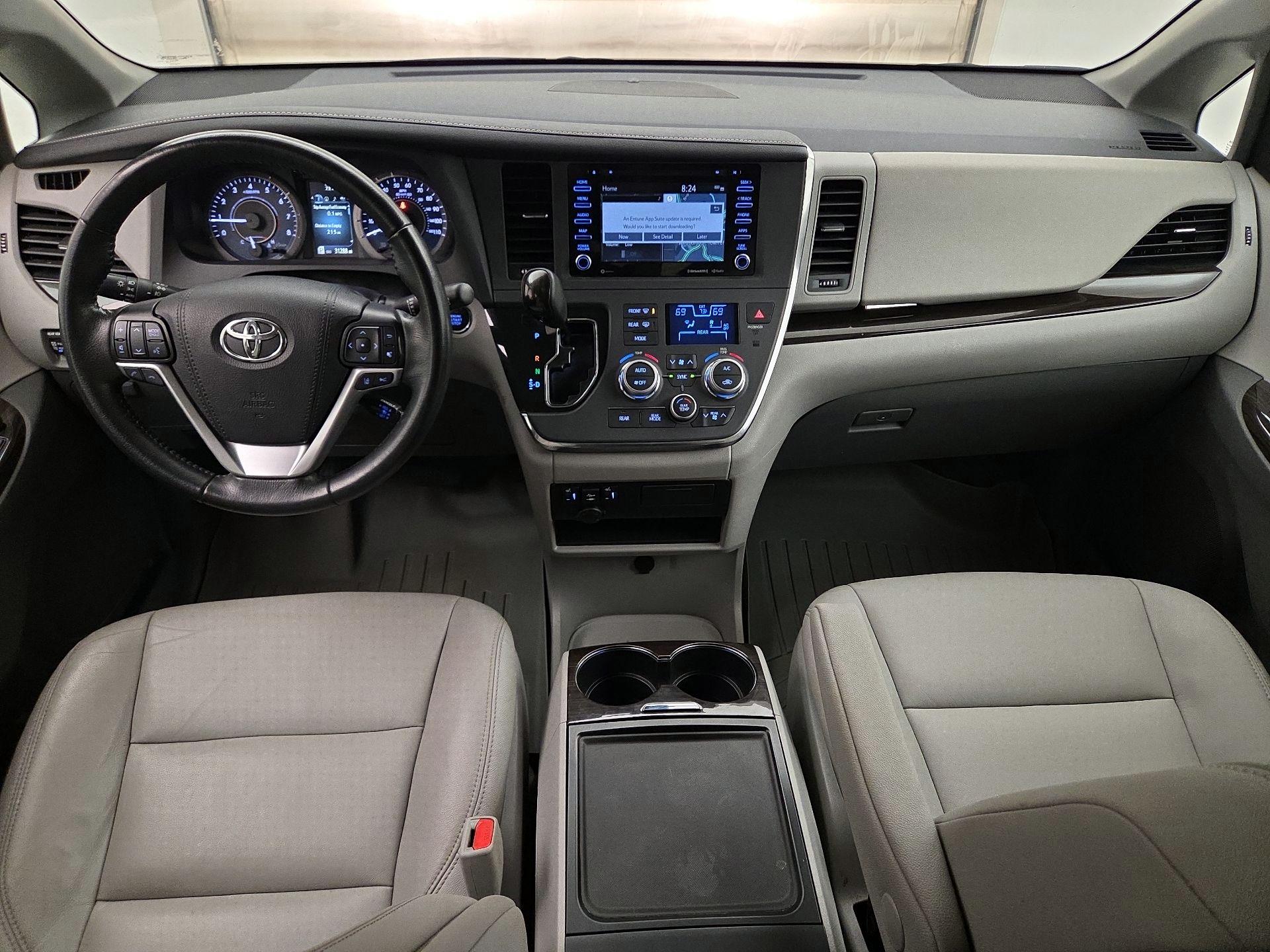 Thumbnail: 2019 Toyota Sienna - 9