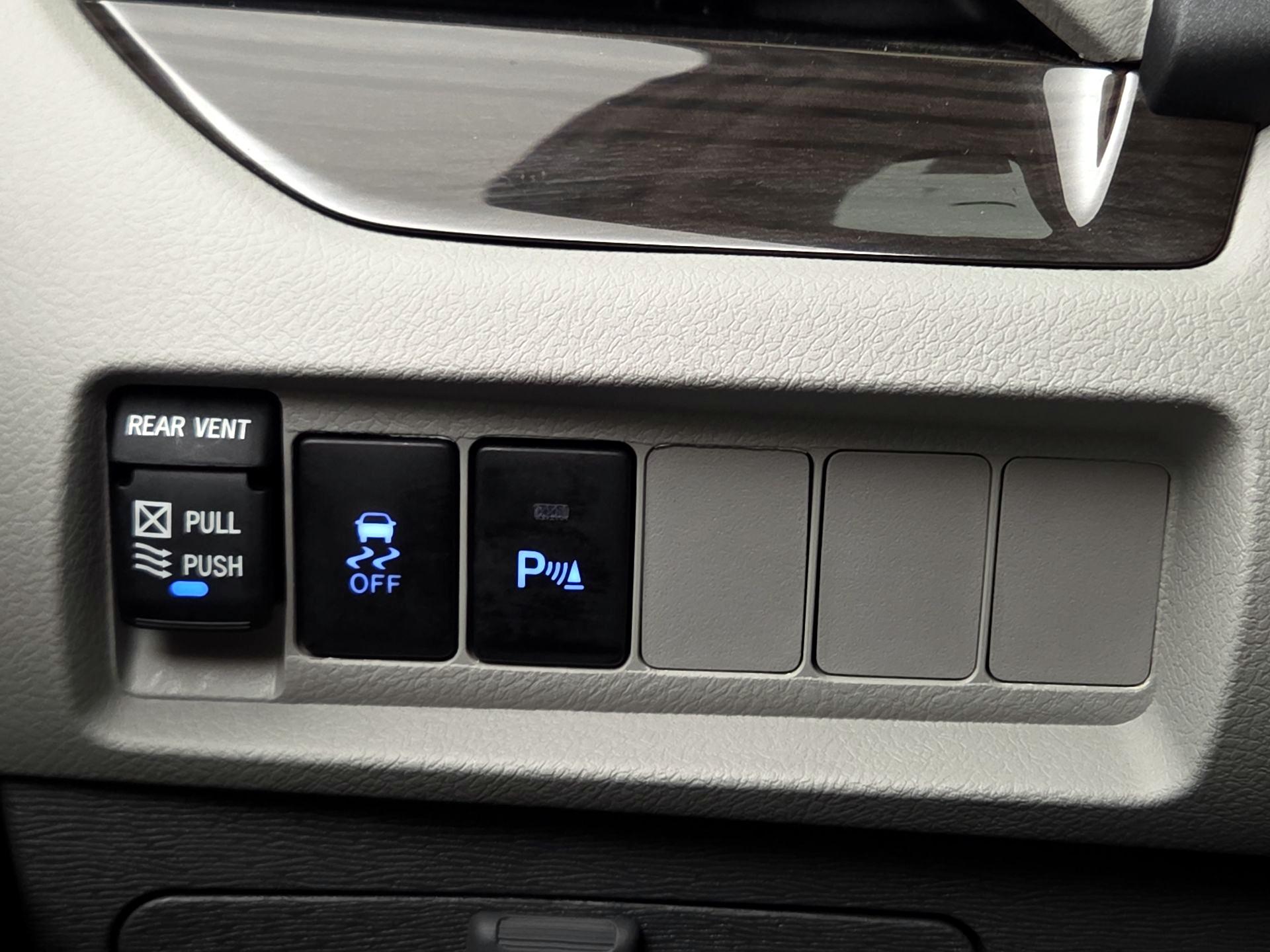 Thumbnail: 2019 Toyota Sienna - 13