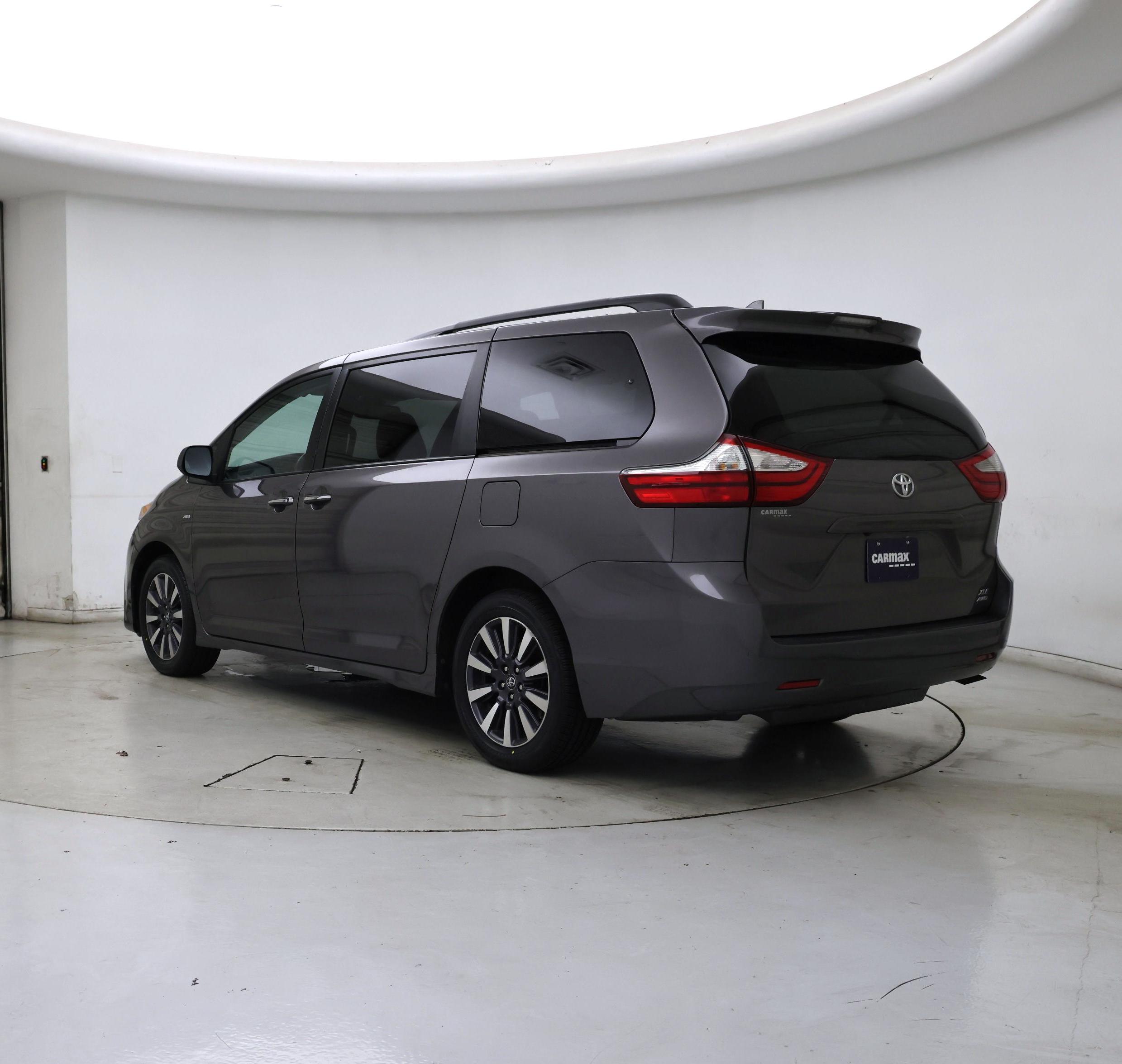 Thumbnail: 2019 Toyota Sienna - 2