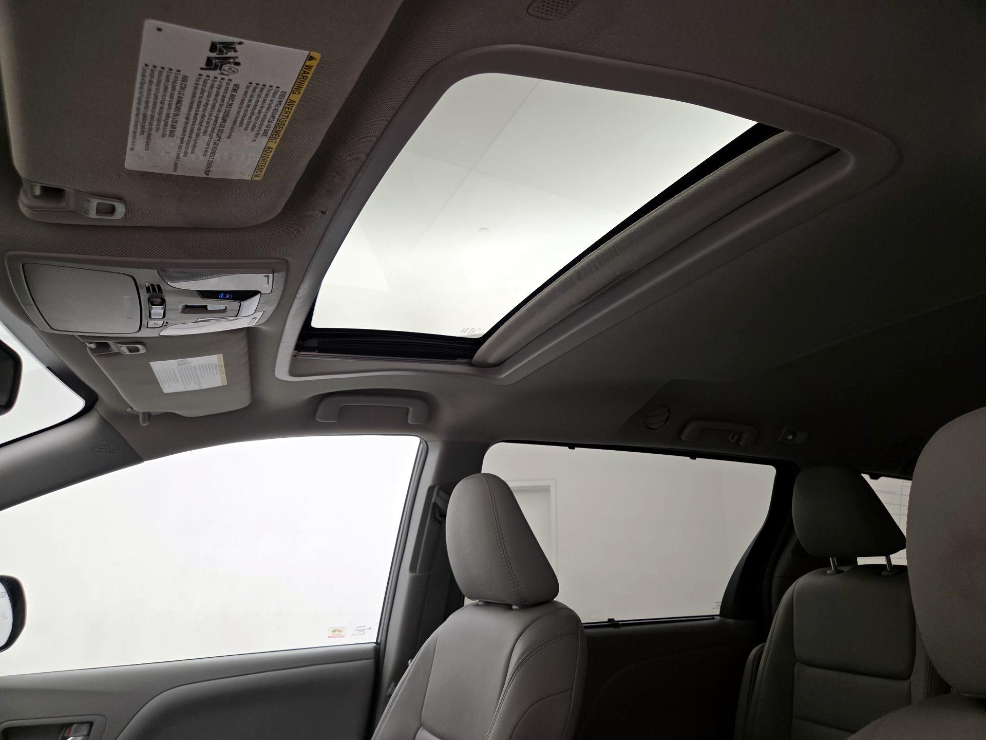 Thumbnail: 2019 Toyota Sienna - 20