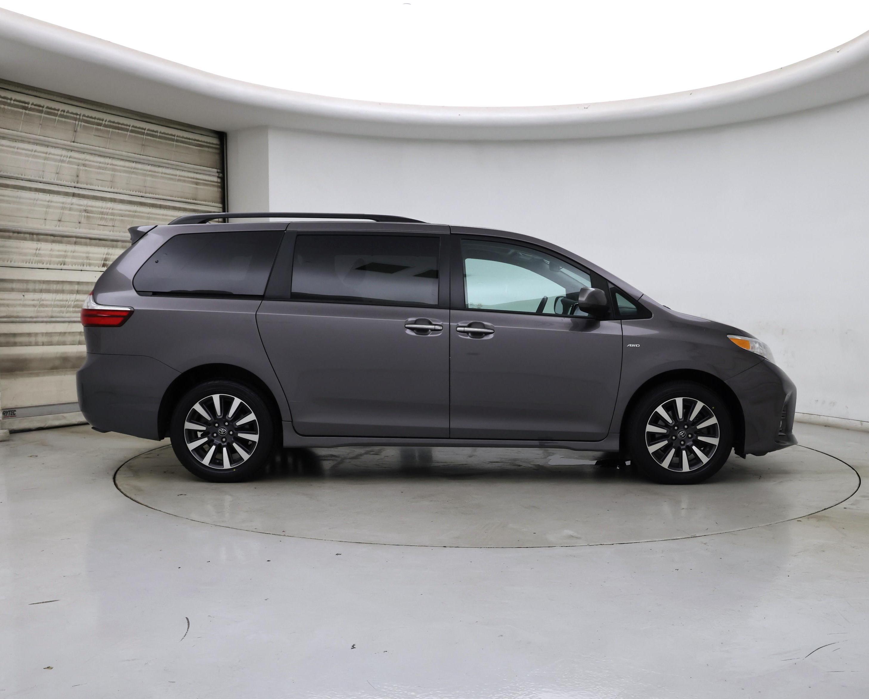 Thumbnail: 2019 Toyota Sienna - 7