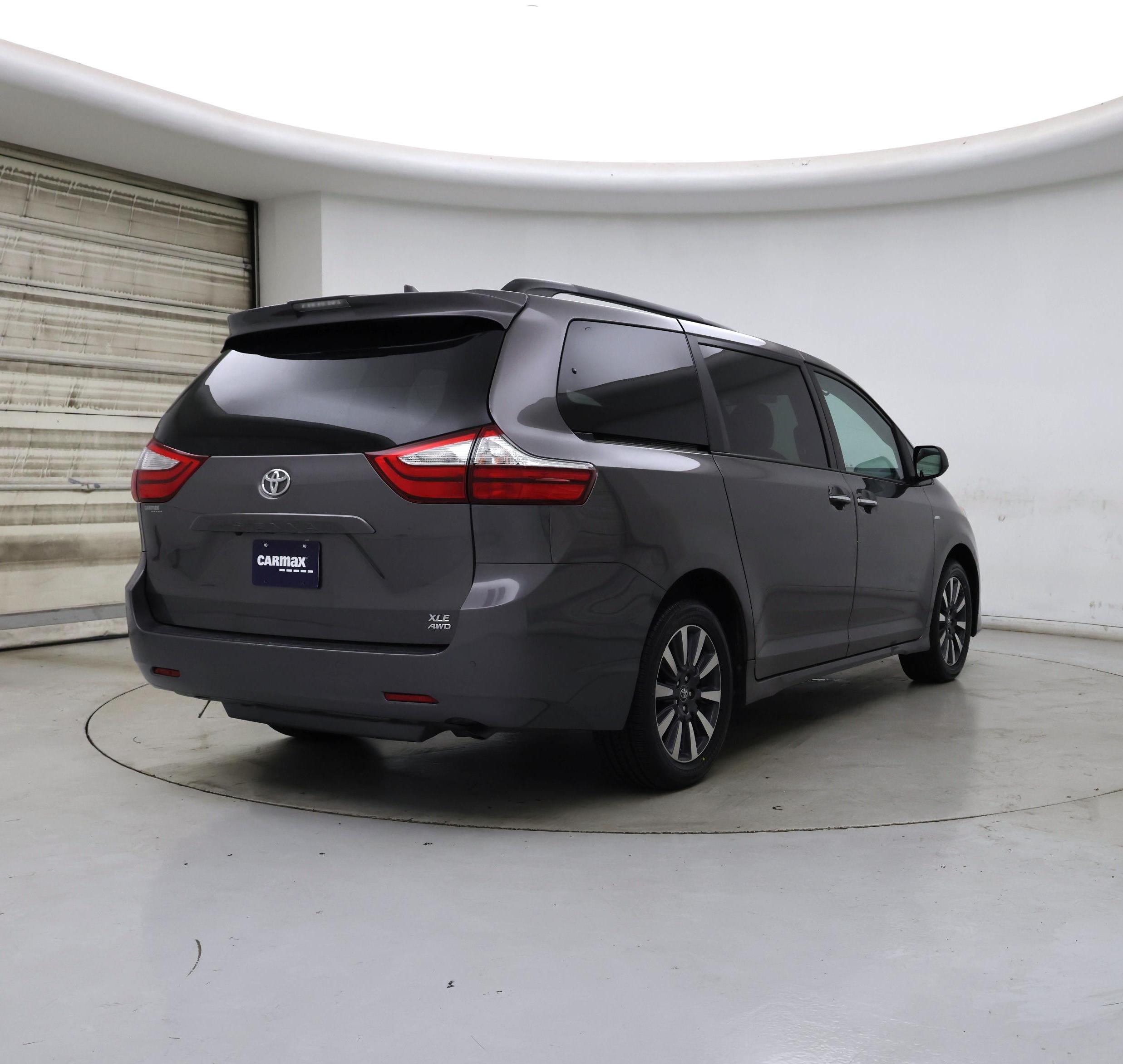 Thumbnail: 2019 Toyota Sienna - 8