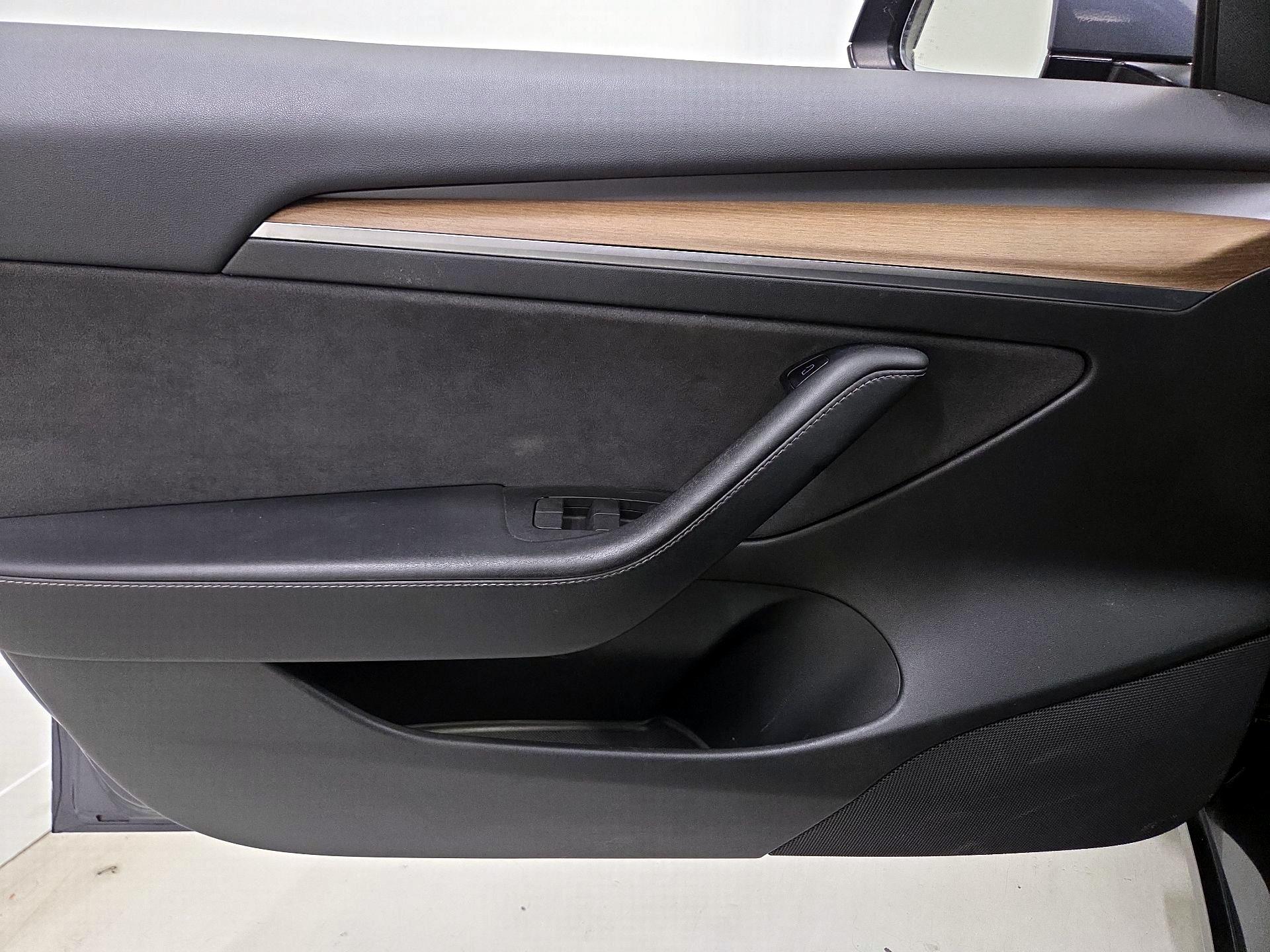 Thumbnail: 2022 Tesla Model 3 - 12